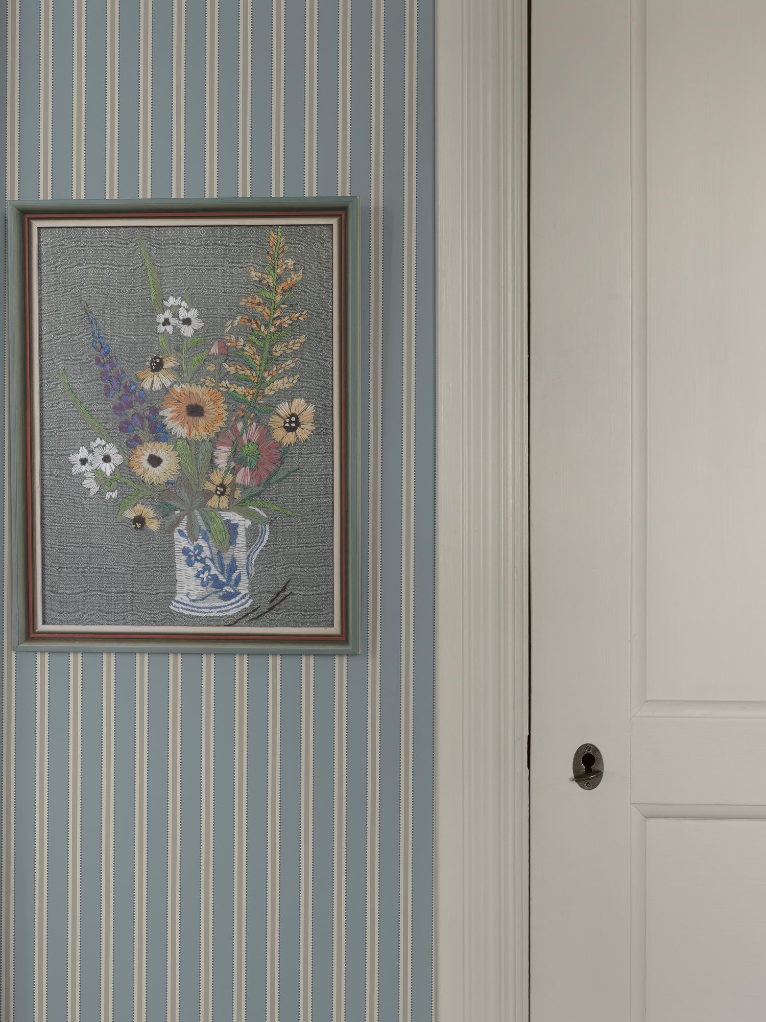 6981 Pärlrand Blue and Beige Wallpaper by Boråstapeter