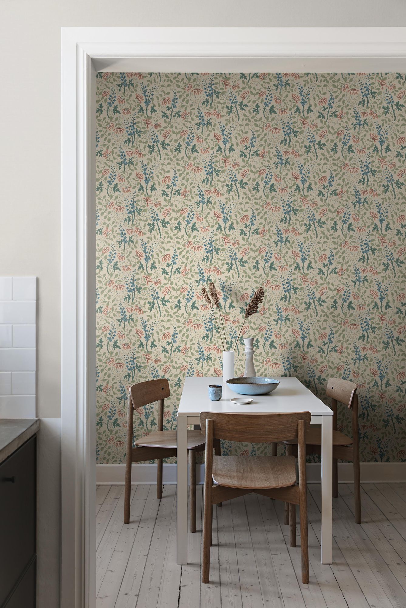 6985 Trädgårdsfröjd Multi and Beige Wallpaper by Boråstapeter