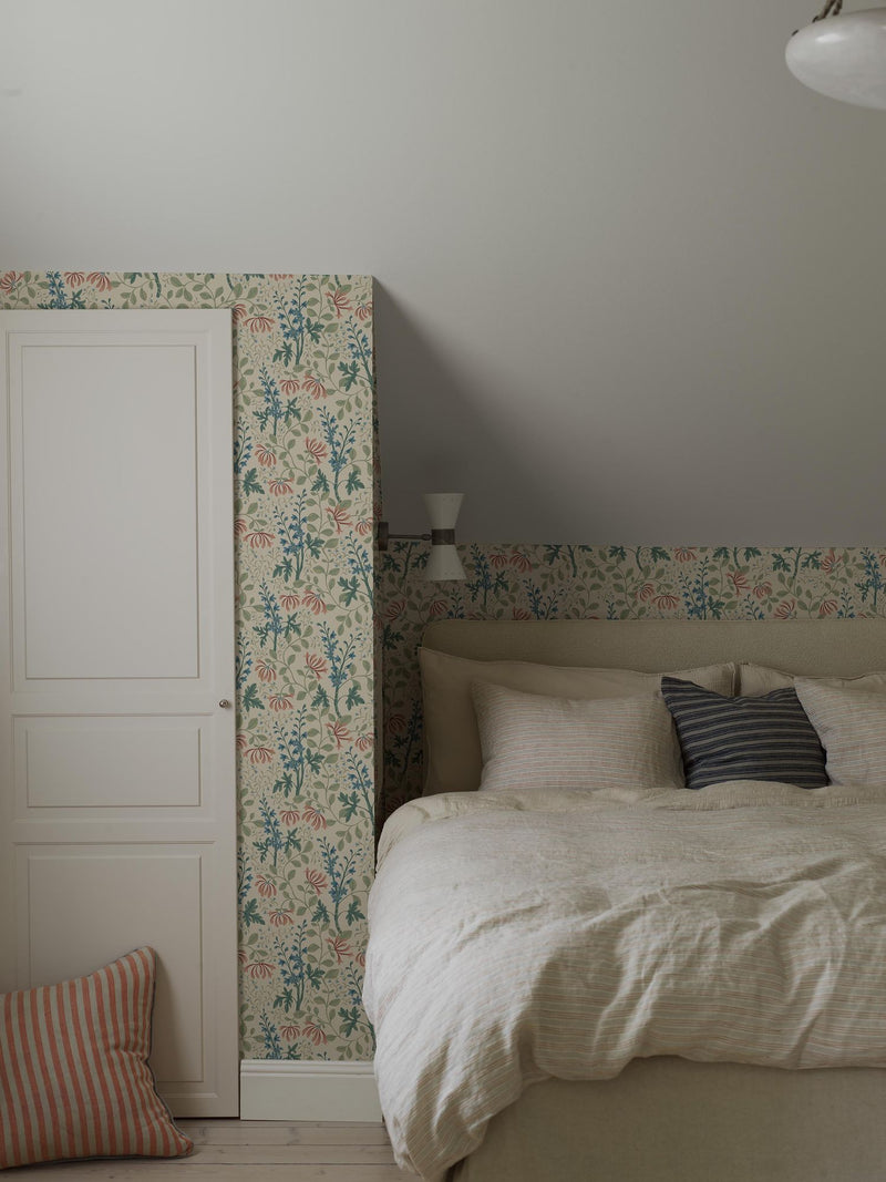 6985 Trädgårdsfröjd Multi and Beige Wallpaper by Boråstapeter