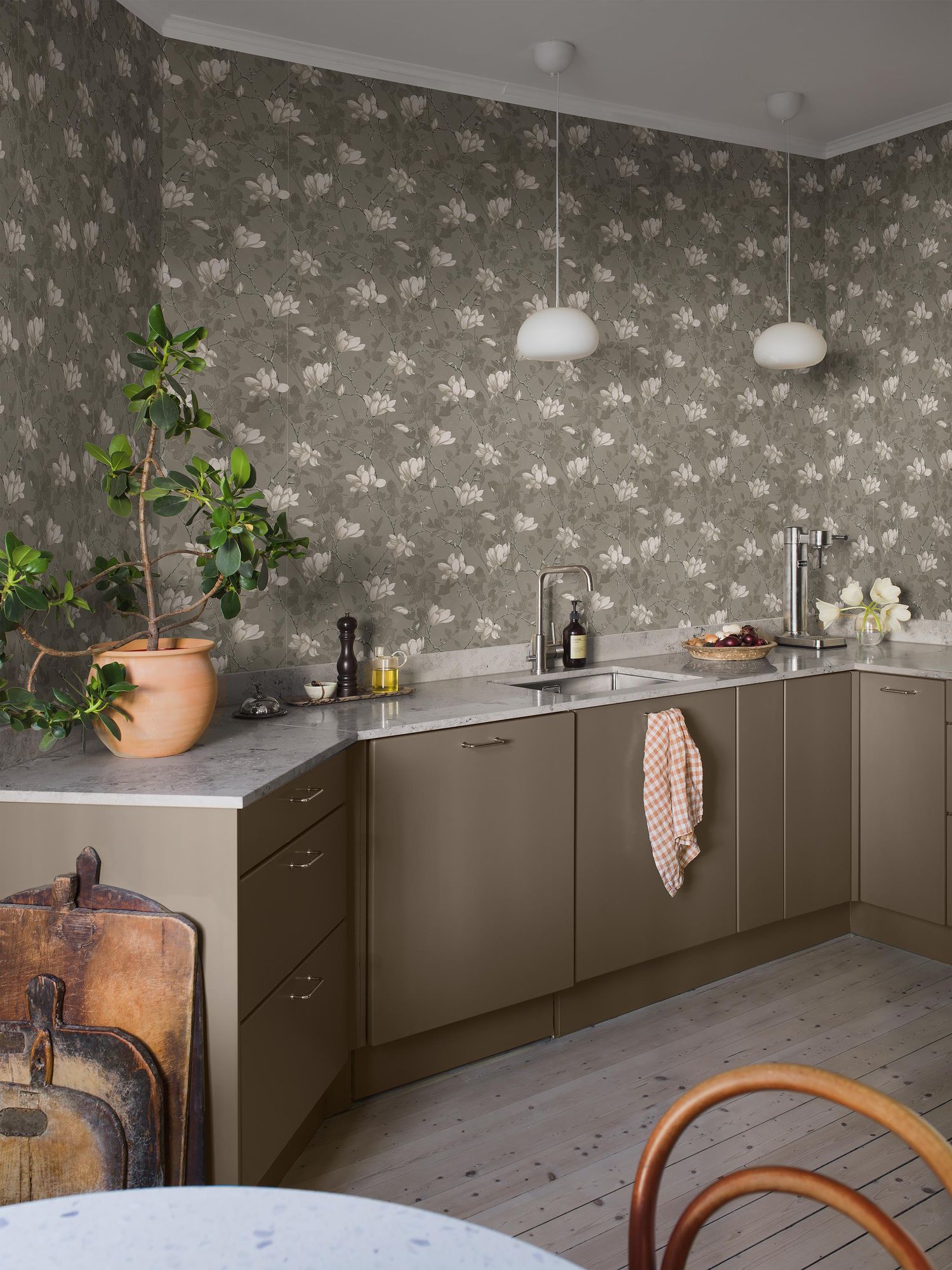 7227 Lily Tree Dark Grey and Beige Adorn Wallpaper by Boråstapeter