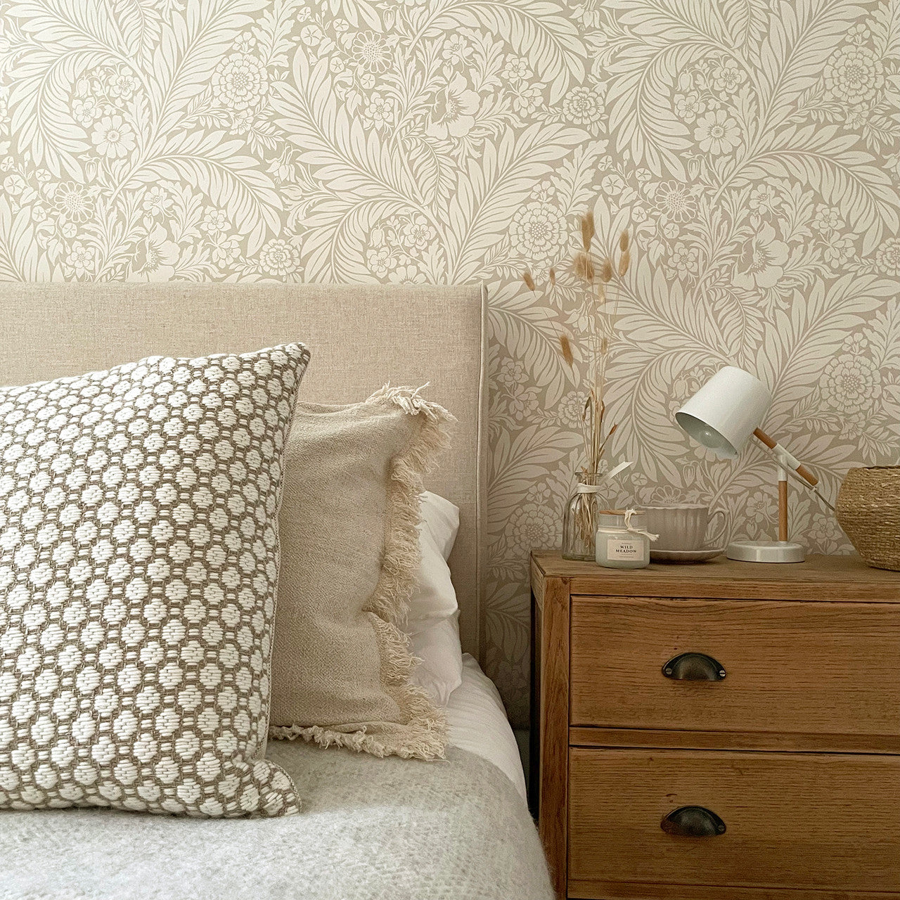 722 Florence Floral Leaf Natural Wallpaper by Belgravia