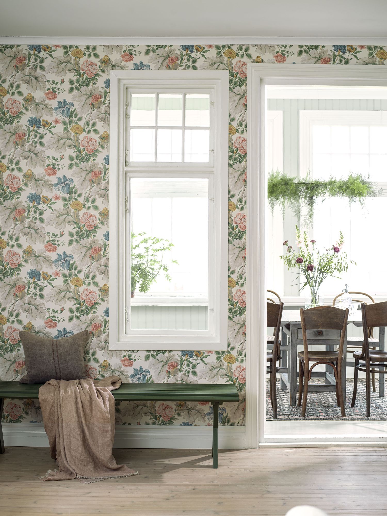 7235 Carnation Garden Multi and White Wallpaper by Boråstapeter