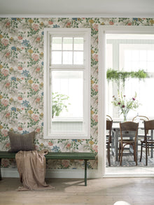 7235 Carnation Garden Multi and White Wallpaper by Boråstapeter