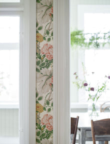 7235 Carnation Garden Multi and White Wallpaper by Boråstapeter