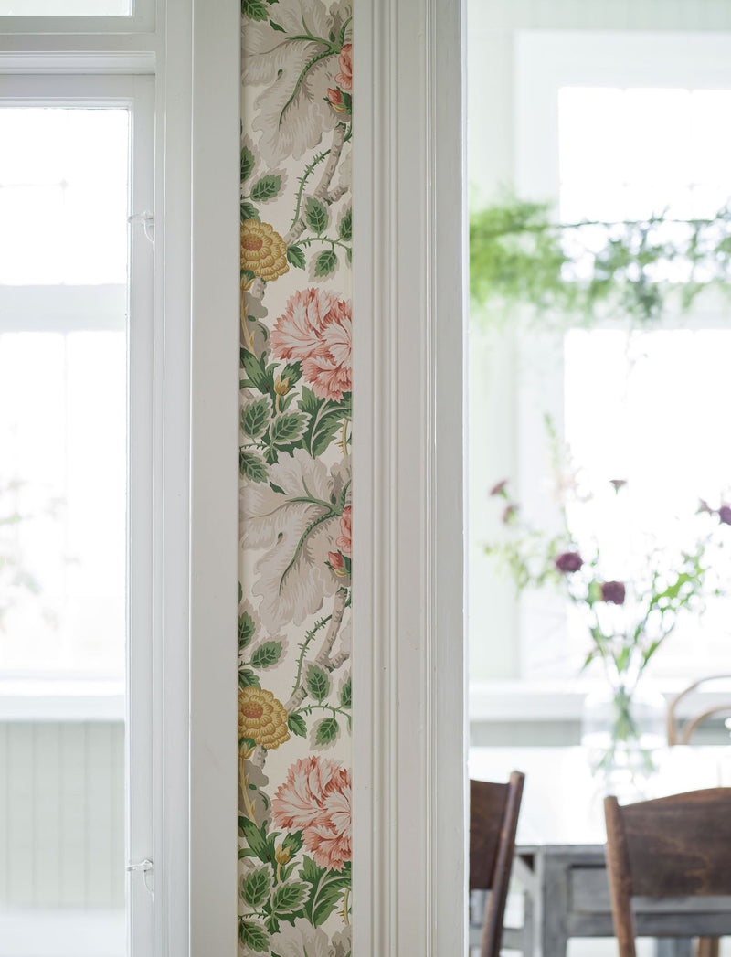 7235 Carnation Garden Multi and White Wallpaper by Boråstapeter