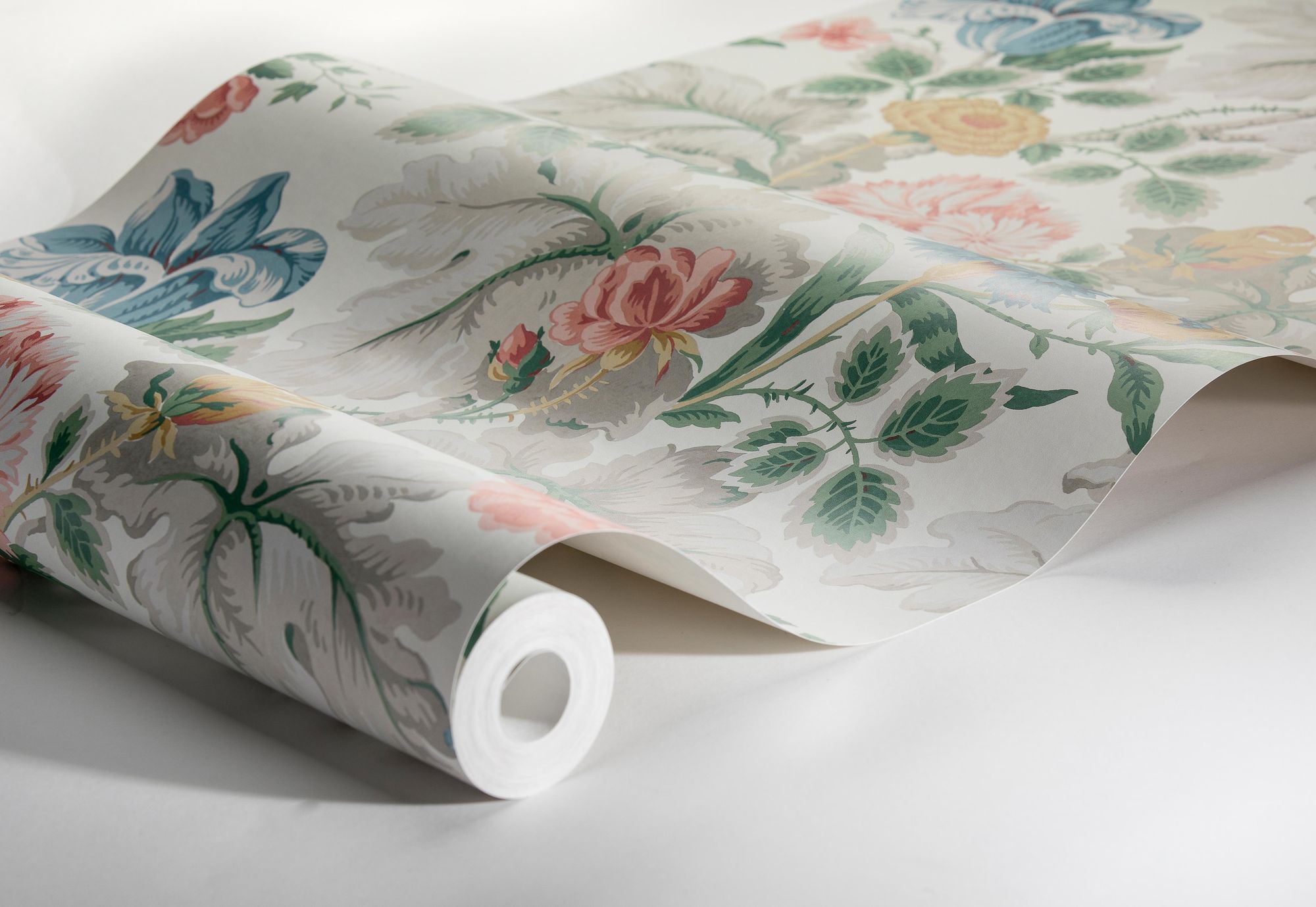 7235 Carnation Garden Multi and White Wallpaper by Boråstapeter