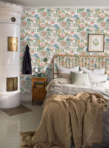 7235 Carnation Garden Multi and White Wallpaper by Boråstapeter
