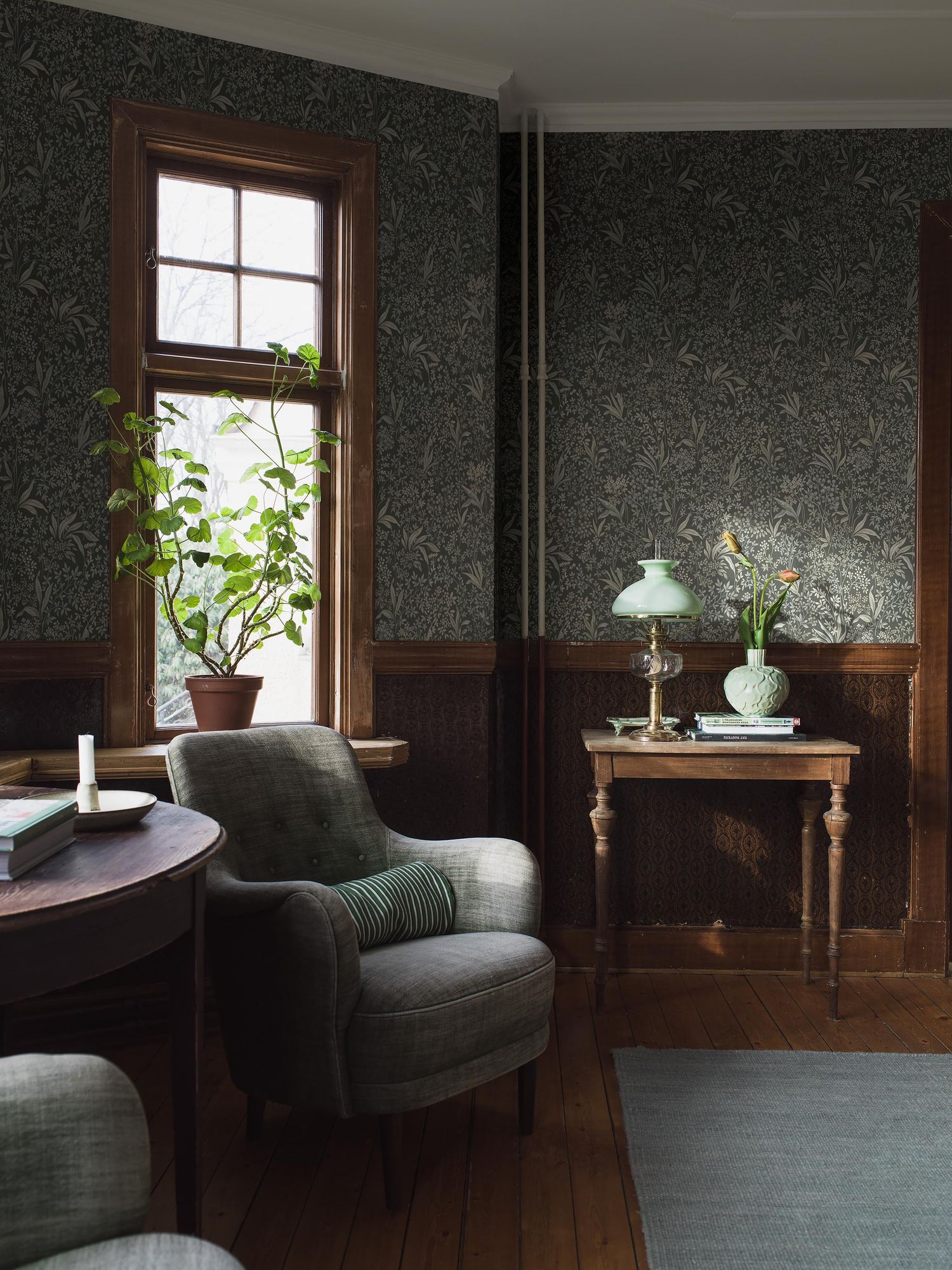 7270 Nocturne Dark Green Icons Wallpaper by Boråstapeter