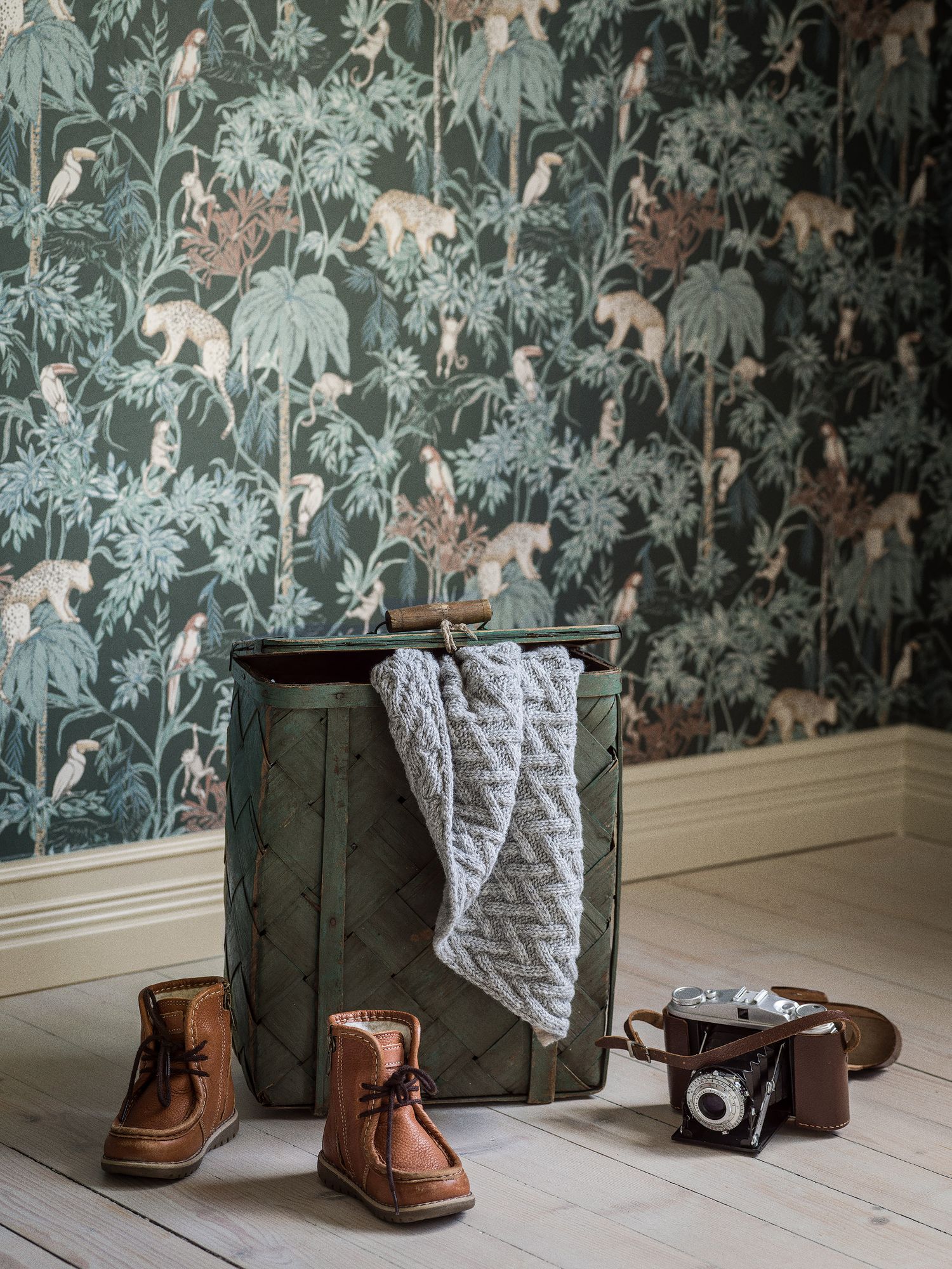 7463 Wild Jungle Green and Multi Wallpaper by Boråstapeter