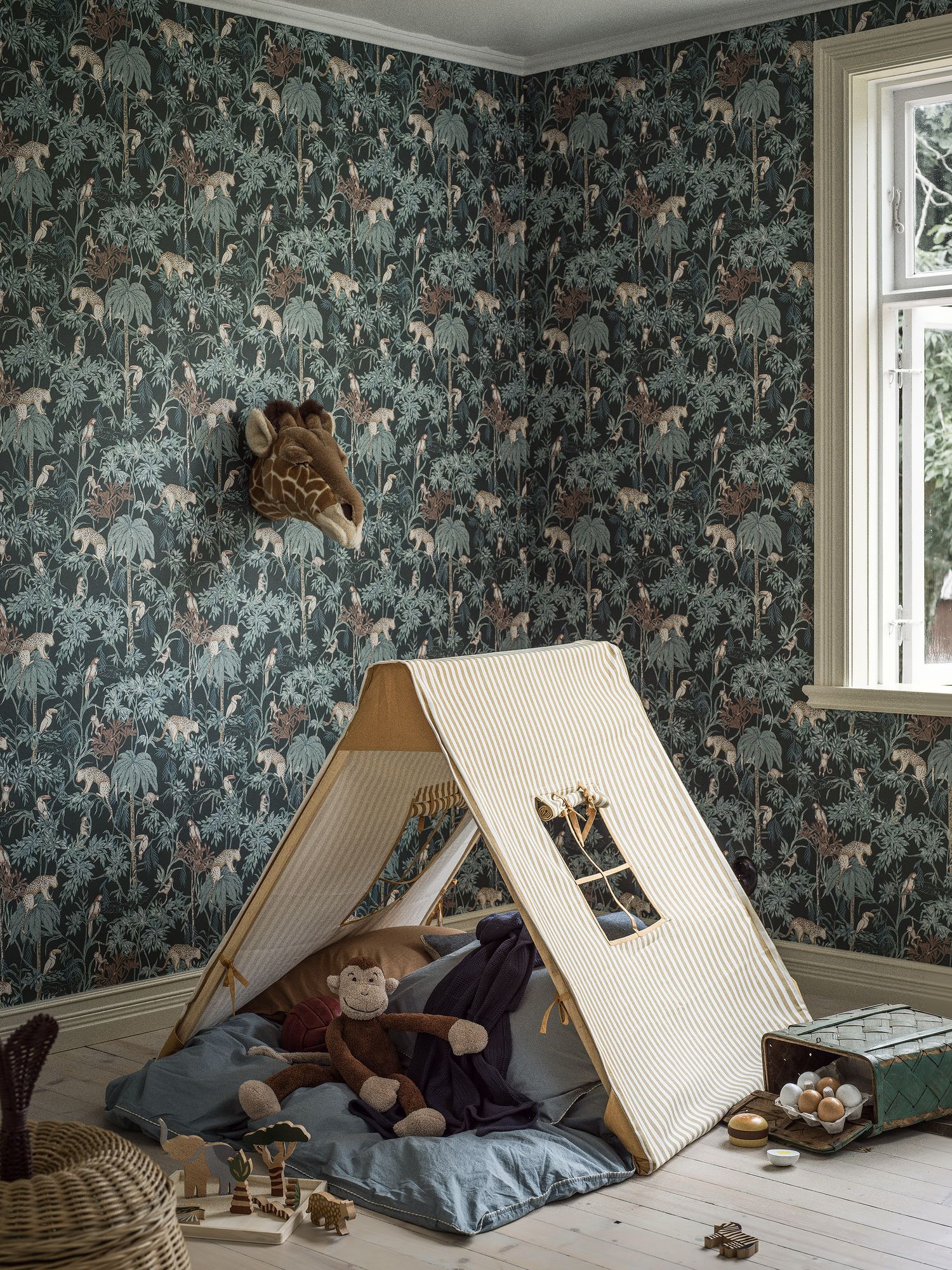 7463 Wild Jungle Green and Multi Wallpaper by Boråstapeter
