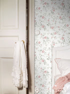 7464 Rose Garden White and Pink Wallpaper by Boråstapeter