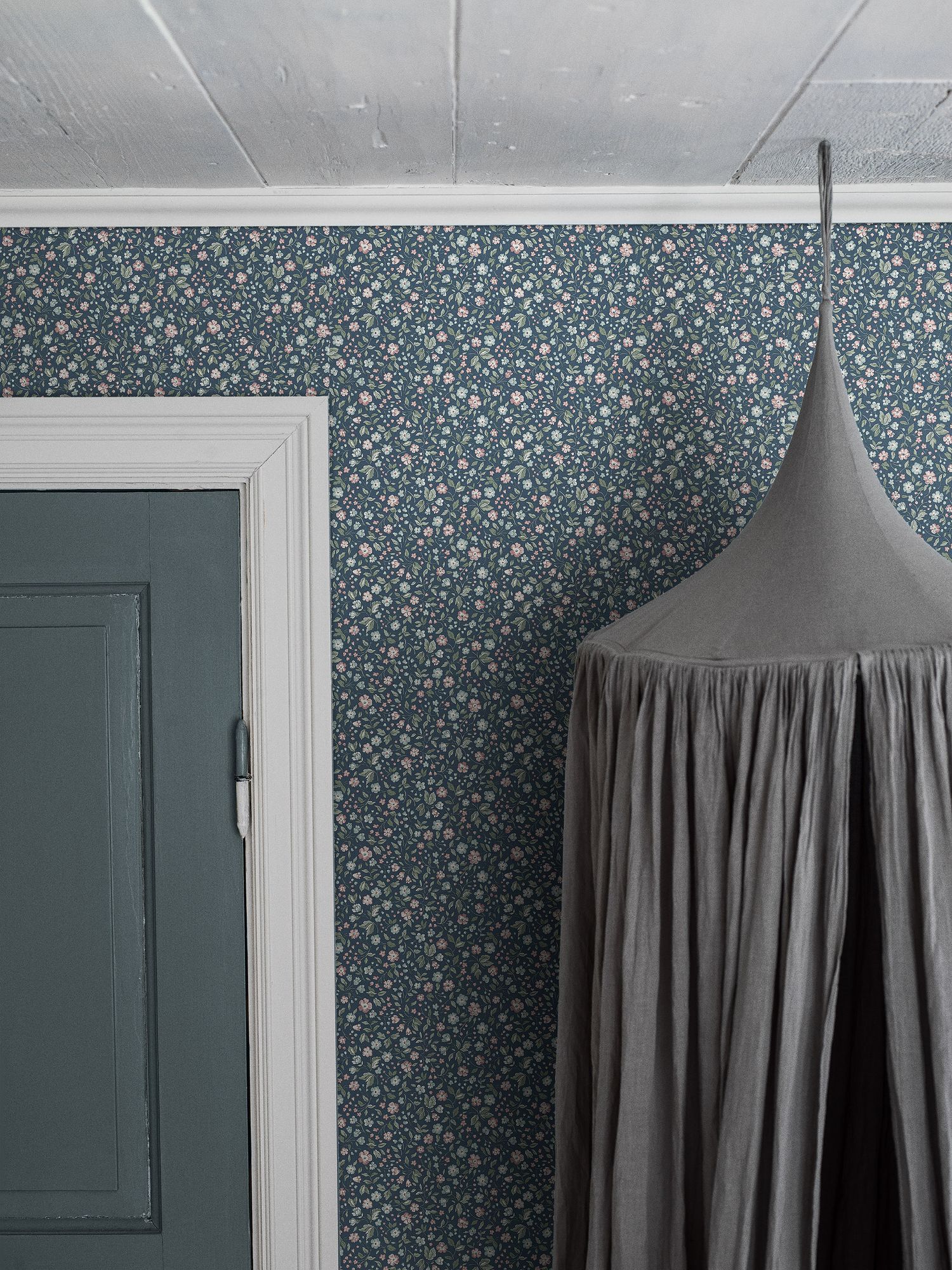 7466 Jasmine Blue and Multi Wallpaper by Boråstapeter