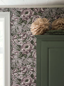 7472 Rosie Purple and Green Wallpaper by Boråstapeter