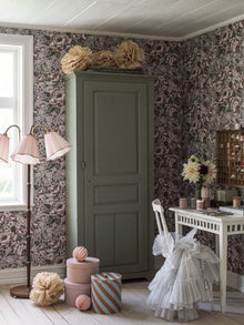 7472 Rosie Purple and Green Wallpaper by Boråstapeter