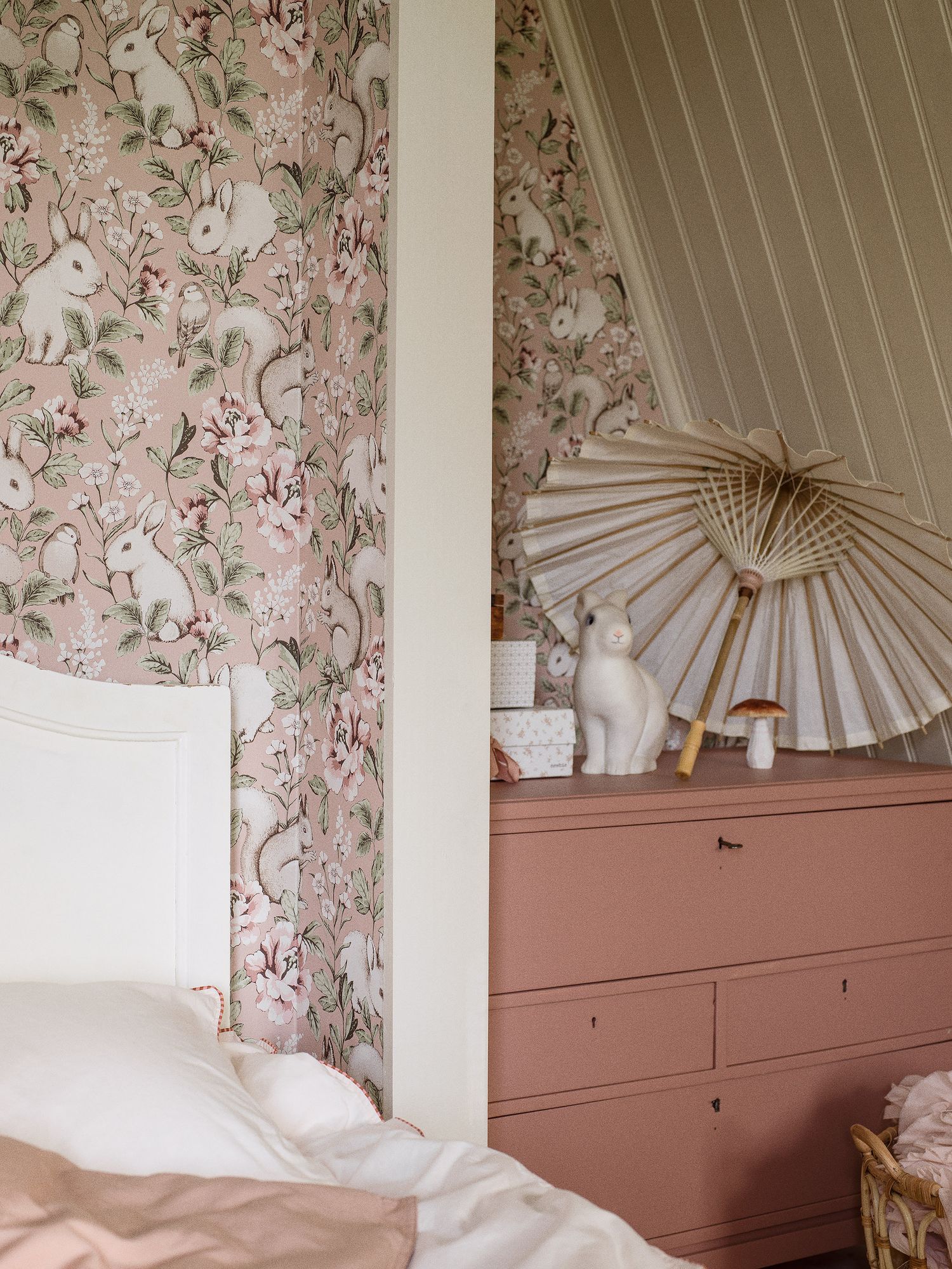 7476 Magic Forest Pink and Green Wallpaper by Boråstapeter