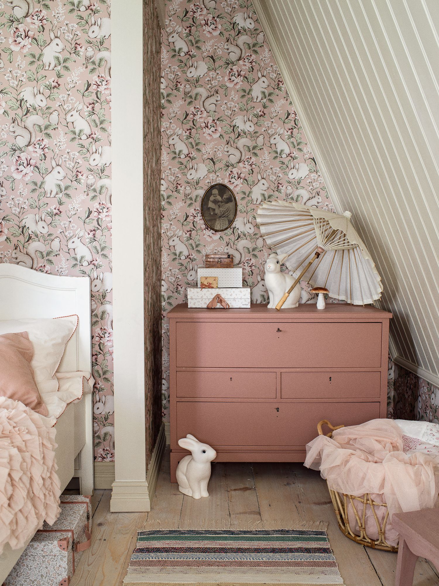 7476 Magic Forest Pink and Green Wallpaper by Boråstapeter