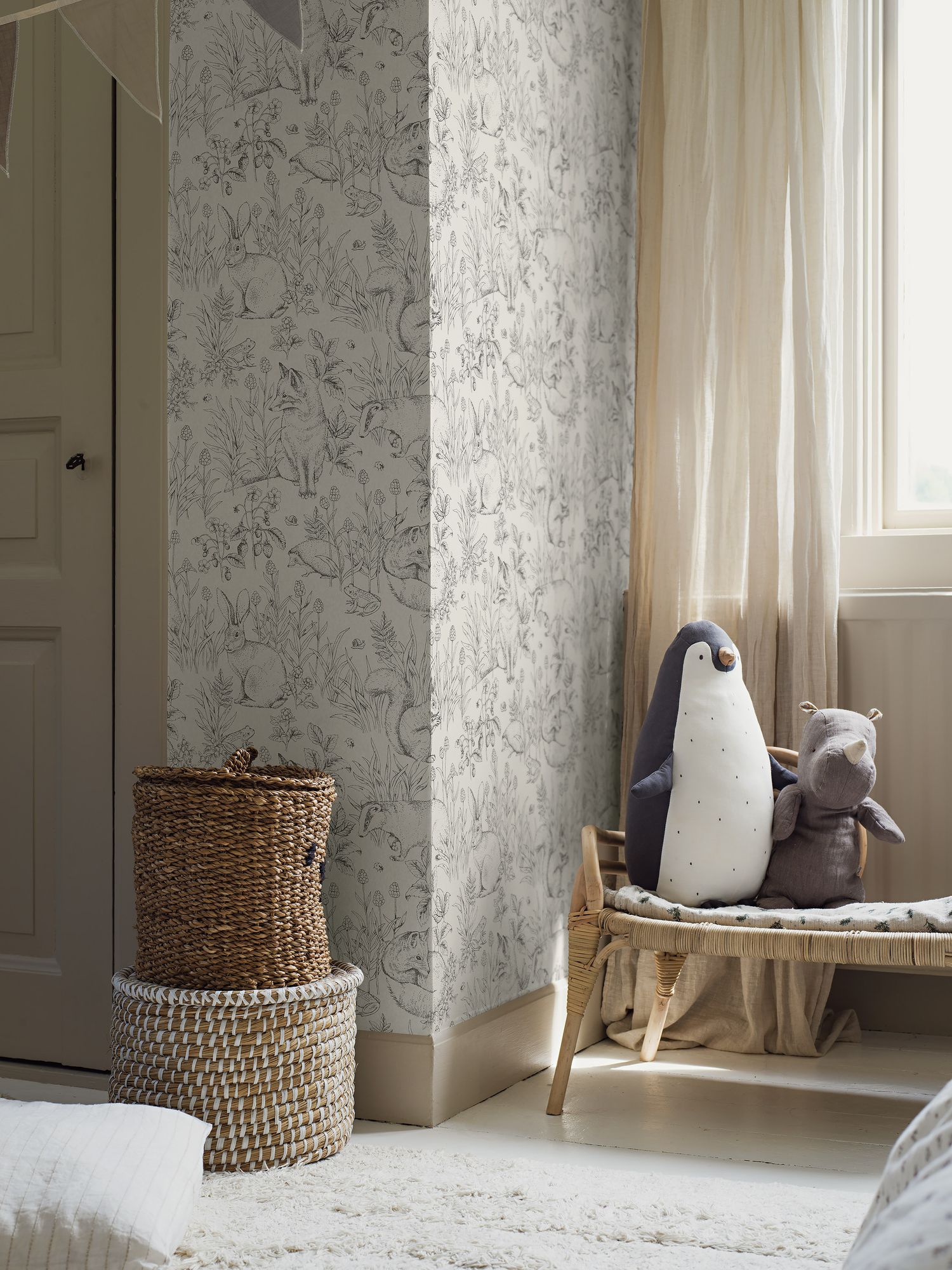 7478 Forest Friends White and Brown Wallpaper by Boråstapeter