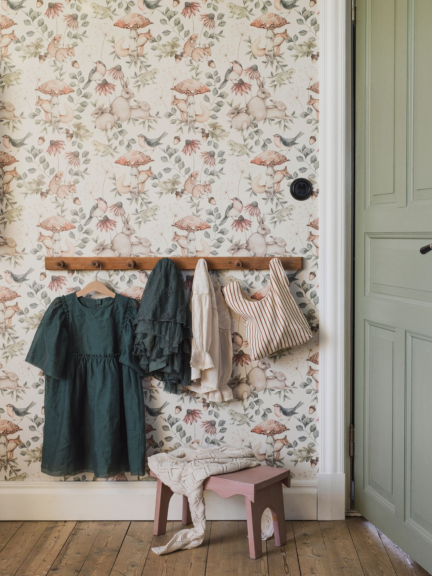7483 Minou Beige and Multi Wallpaper by Boråstapeter