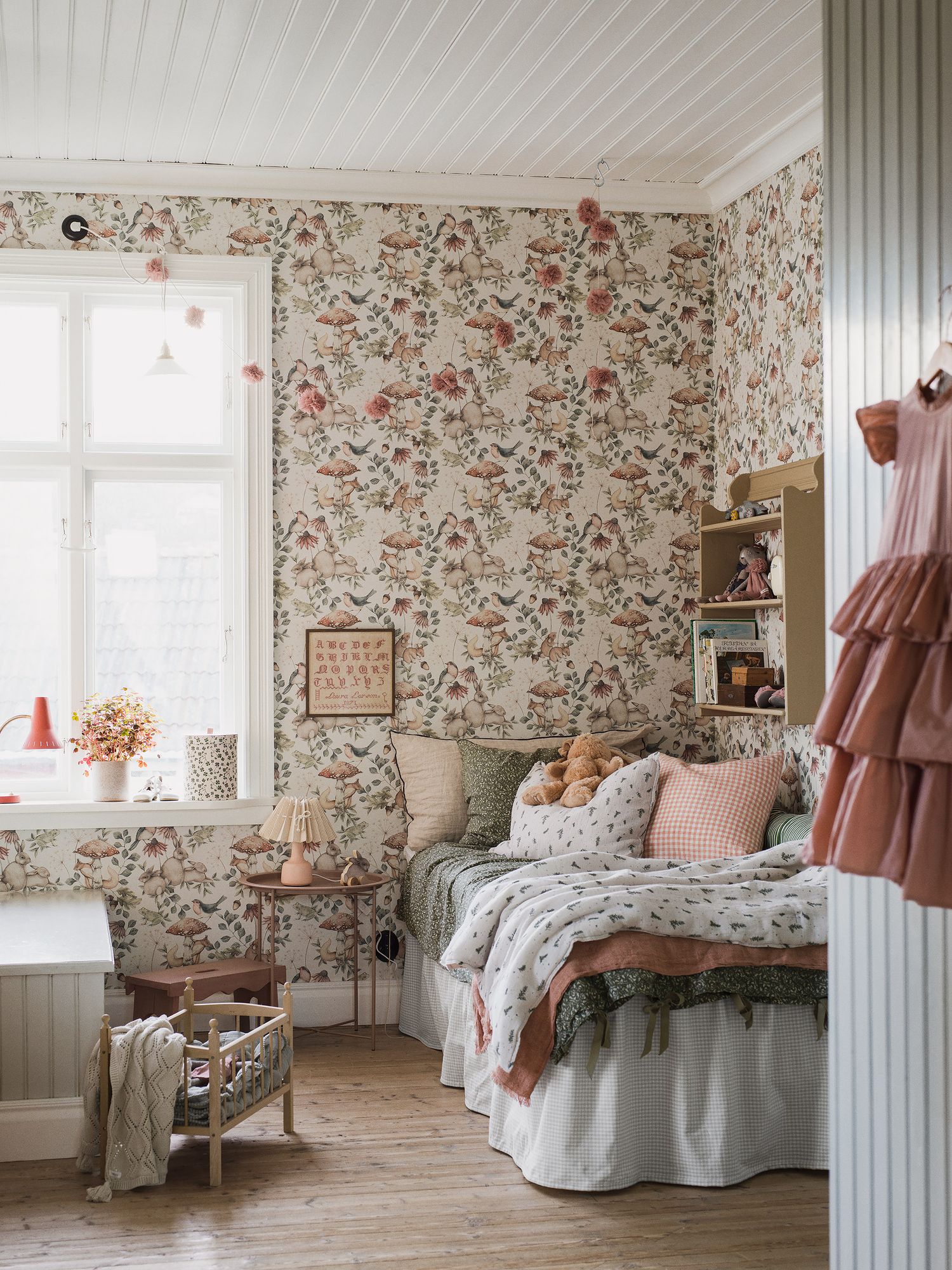 7483 Minou Beige and Multi Wallpaper by Boråstapeter