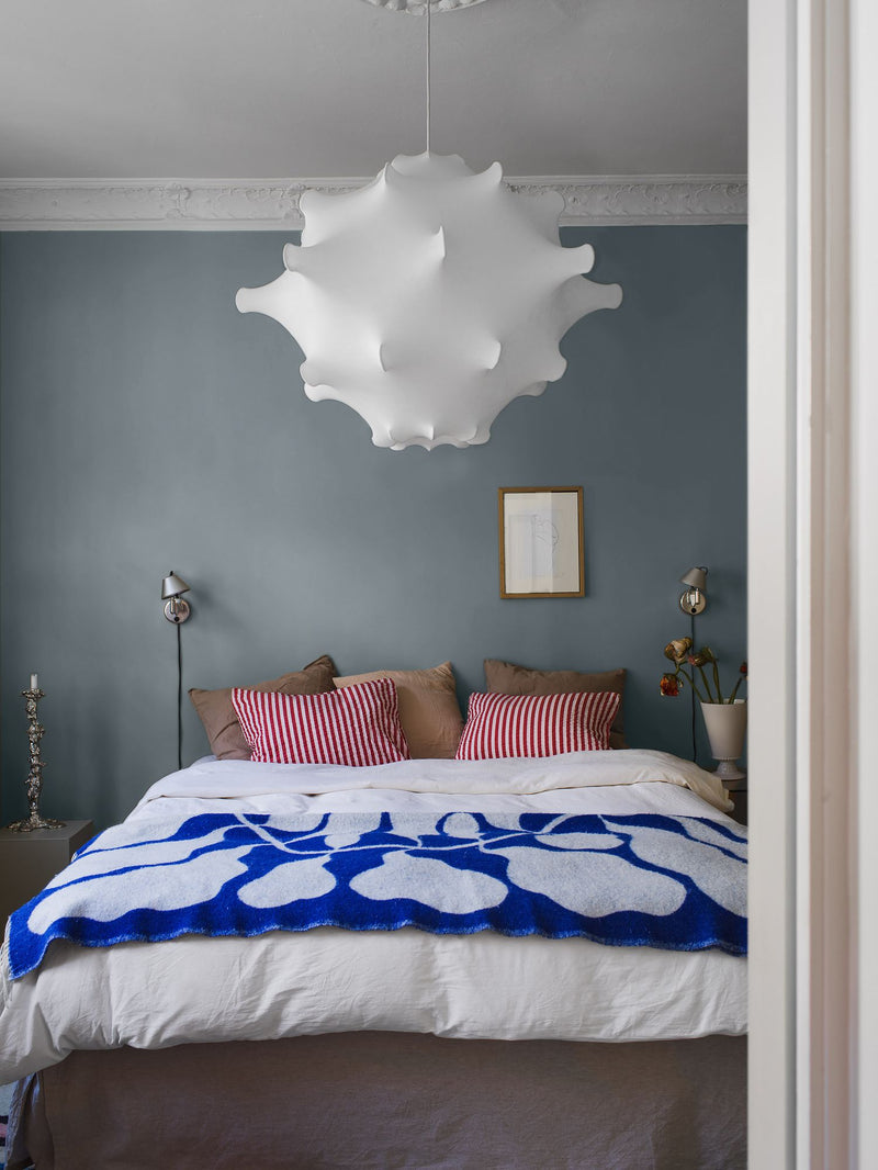 7561 Luna Blue Wallpaper by Boråstapeter