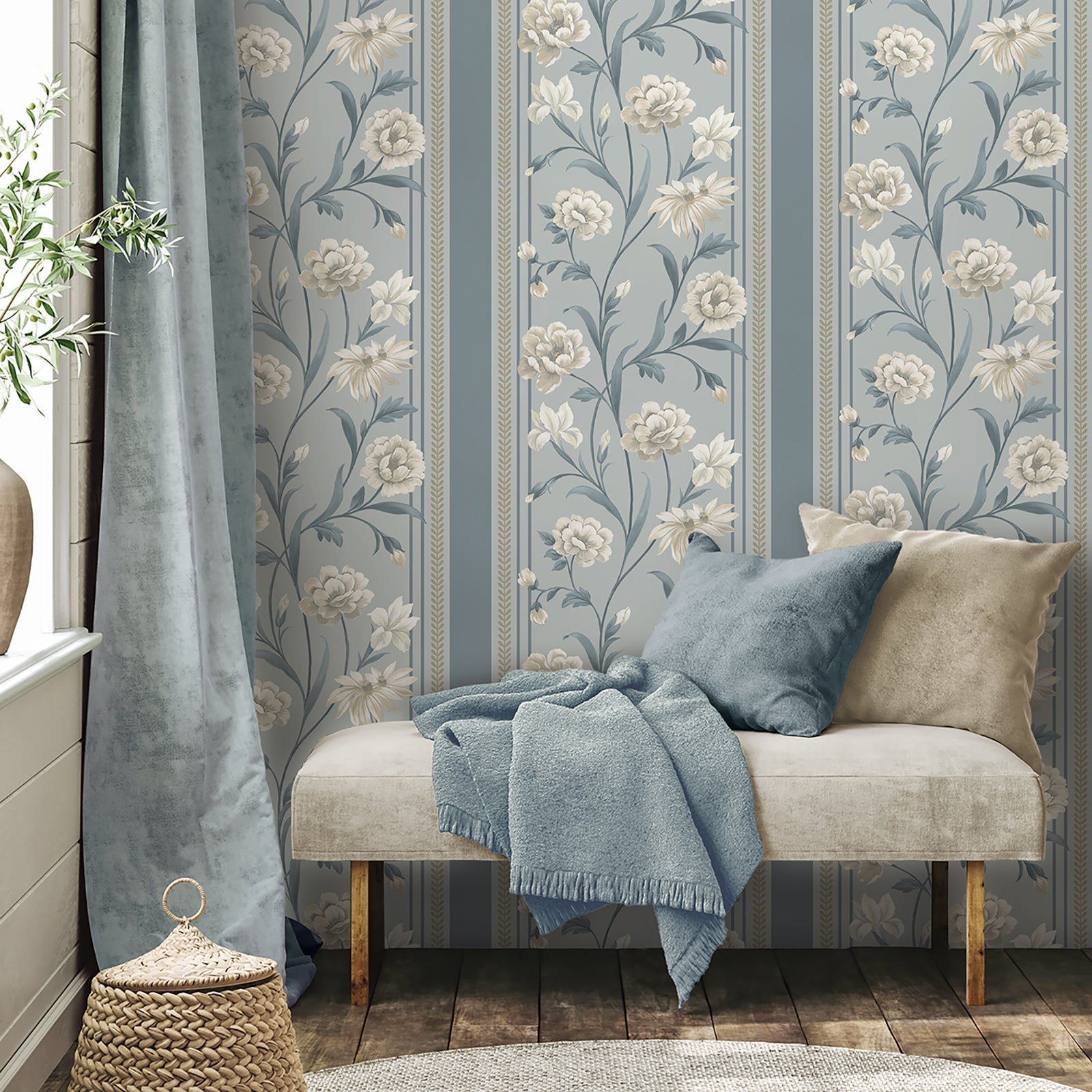 758 Raya Blue/Cream Wallpaper by Belgravia
