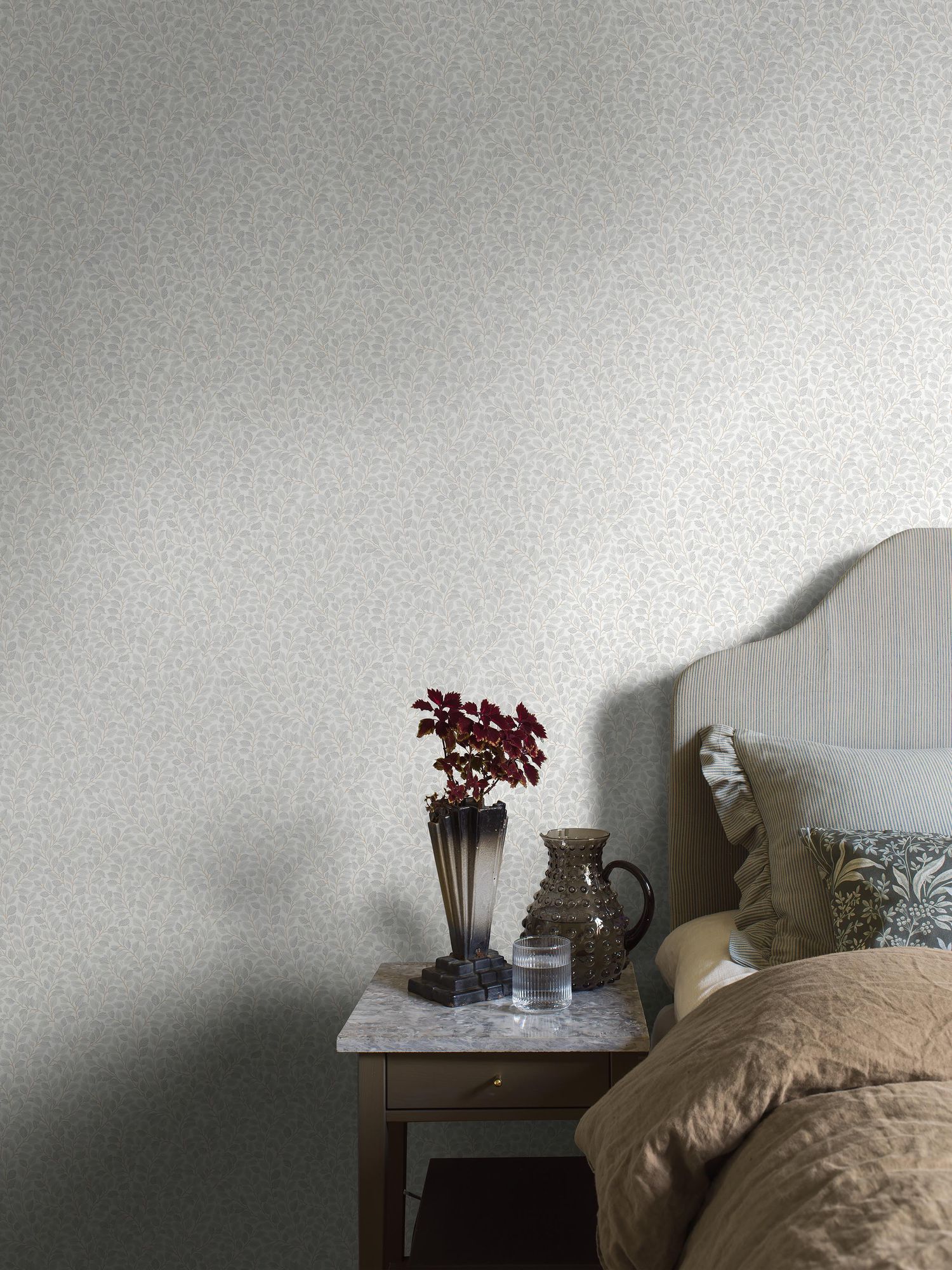 7661 Hazel Light Grey and White Falsterbo III Wallpaper by Boråstapeter