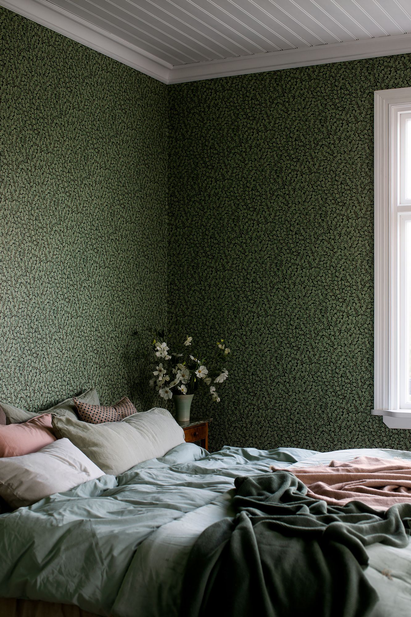 7663 Hazel Dark Green and Black Falsterbo III Wallpaper by Boråstapeter