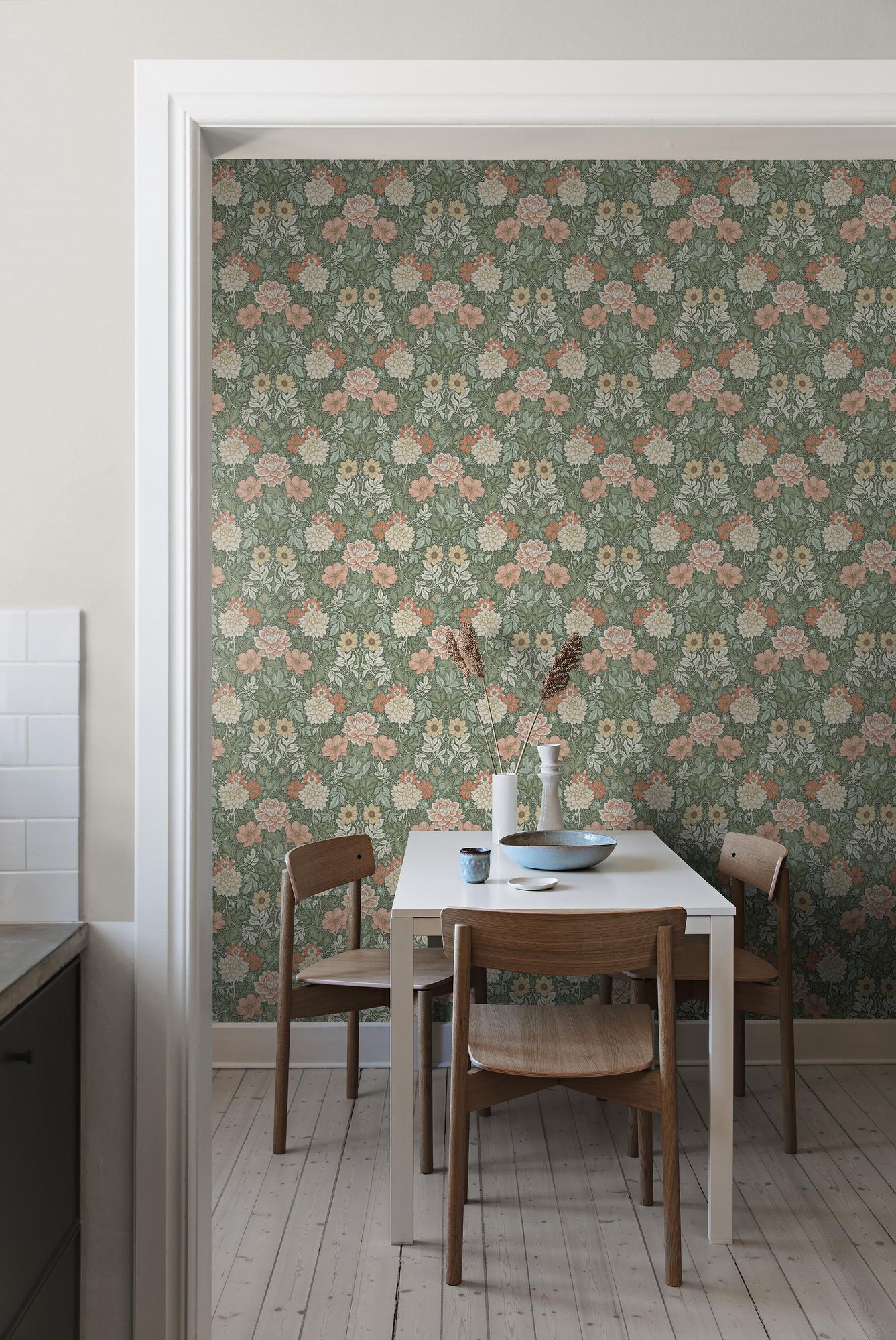 7666 Dahlia Garden Multicoloured Falsterbo III Wallpaper by Boråstapeter