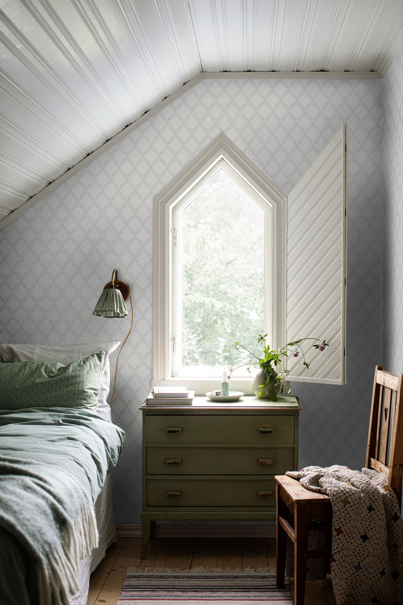 7670 Trellis Leaves Light Grey and White Falsterbo III Wallpaper by Boråstapeter