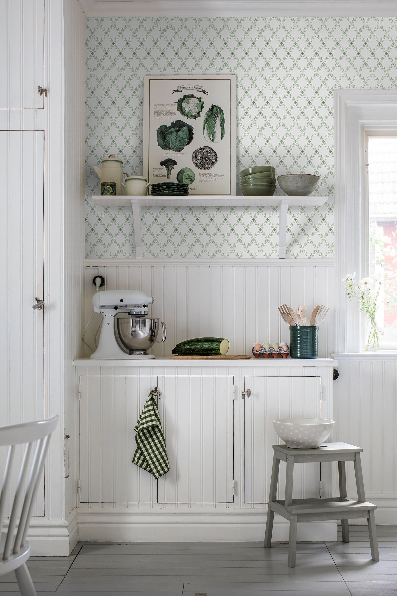 7671 Trellis Leaves Light Green and White Falsterbo III Wallpaper by Boråstapeter