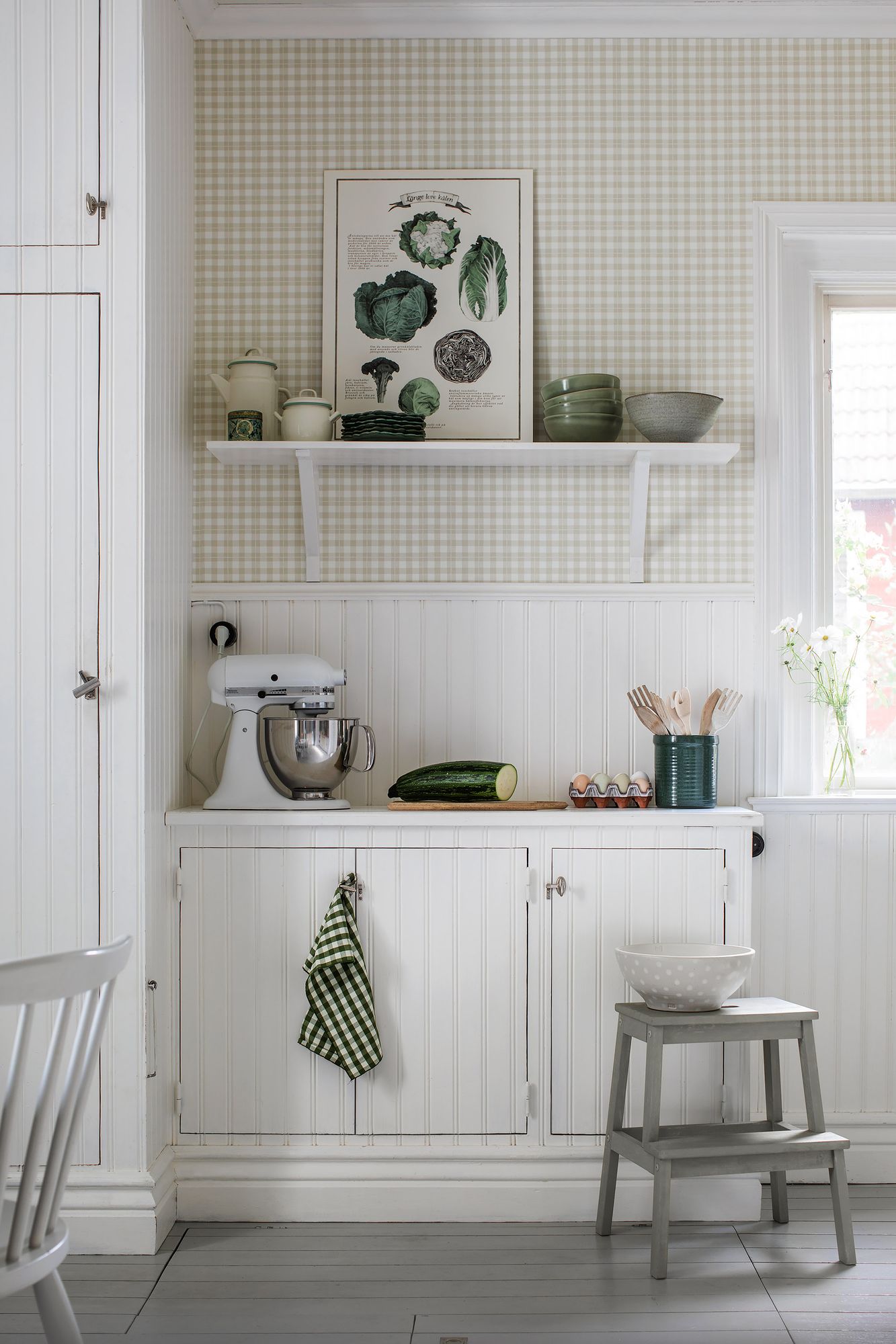 7675 Frida Light Beige and White Falsterbo III Wallpaper by Boråstapeter