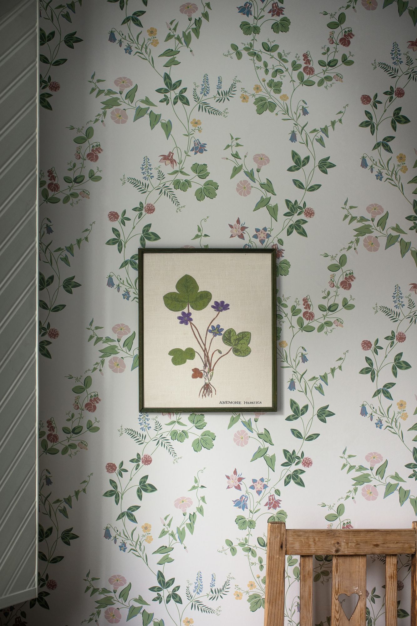 7680 Midsummer Eve Multicoloured Falsterbo III Wallpaper by Boråstapeter