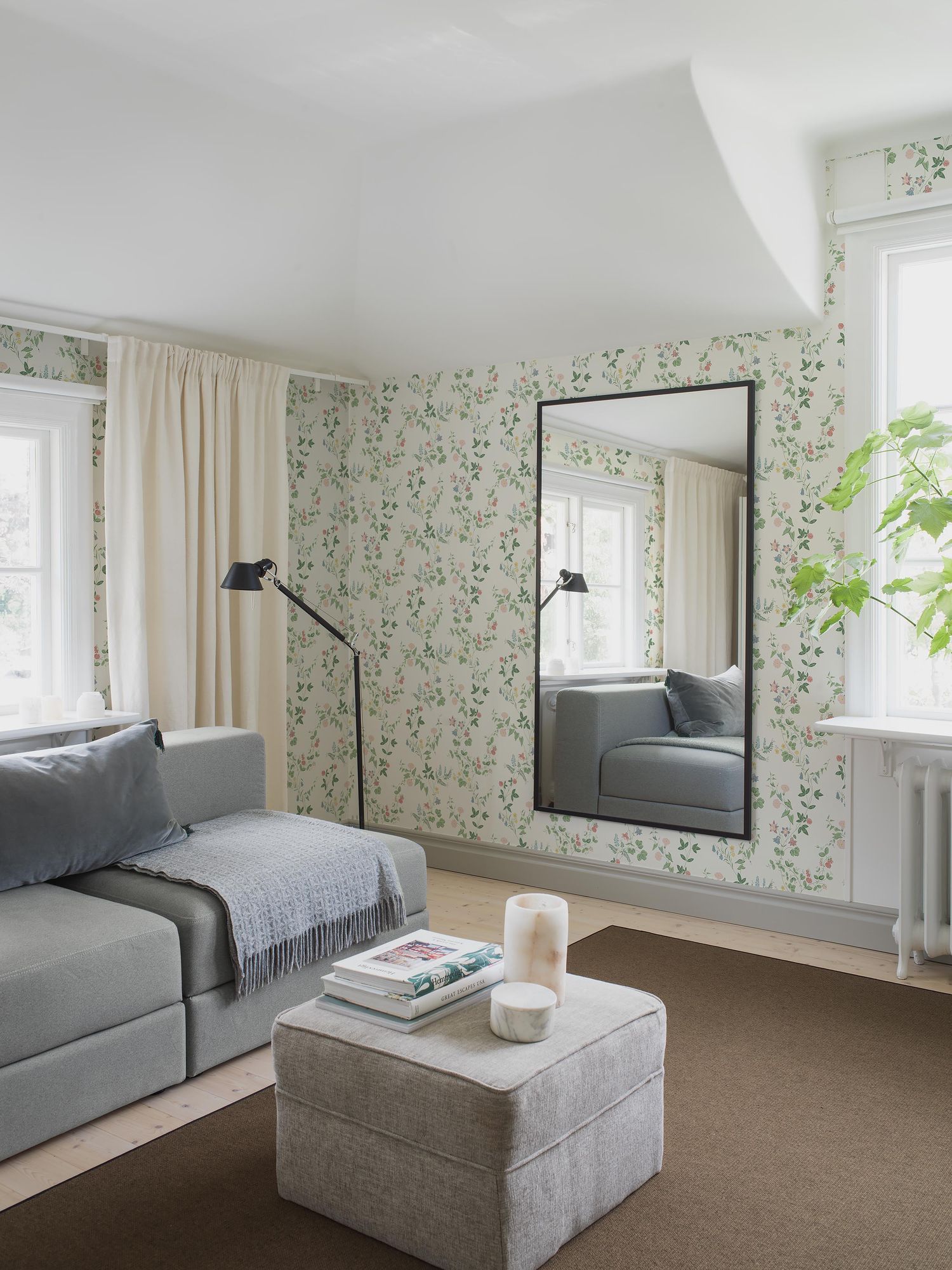 7680 Midsummer Eve Multicoloured Falsterbo III Wallpaper by Boråstapeter