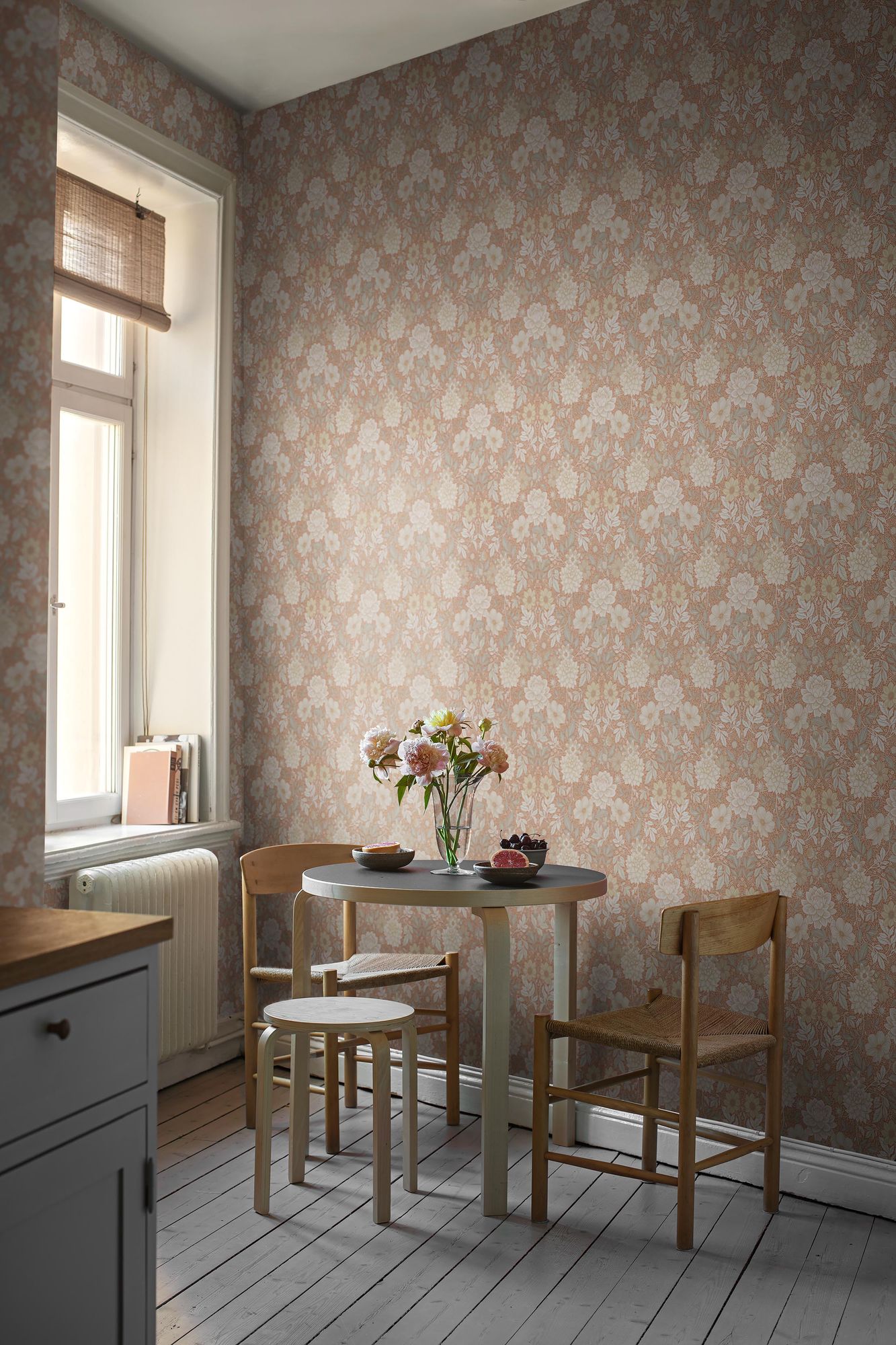 7688 Dahlia Garden Multicoloured Falsterbo III Wallpaper by Boråstapeter