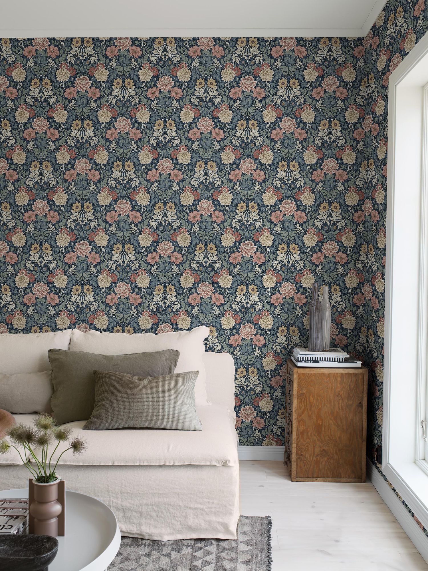 7690 Dahlia Garden Multicoloured Falsterbo III Wallpaper by Boråstapeter