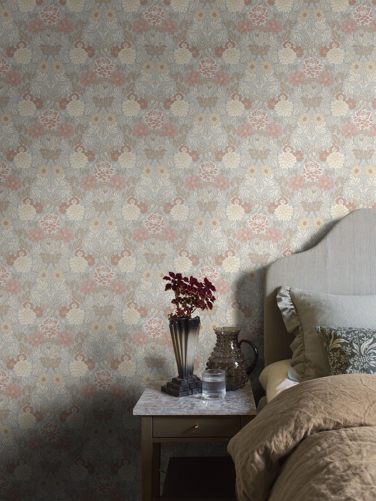 7692 Dahlia Garden Multicoloured Falsterbo III Wallpaper by Boråstapeter
