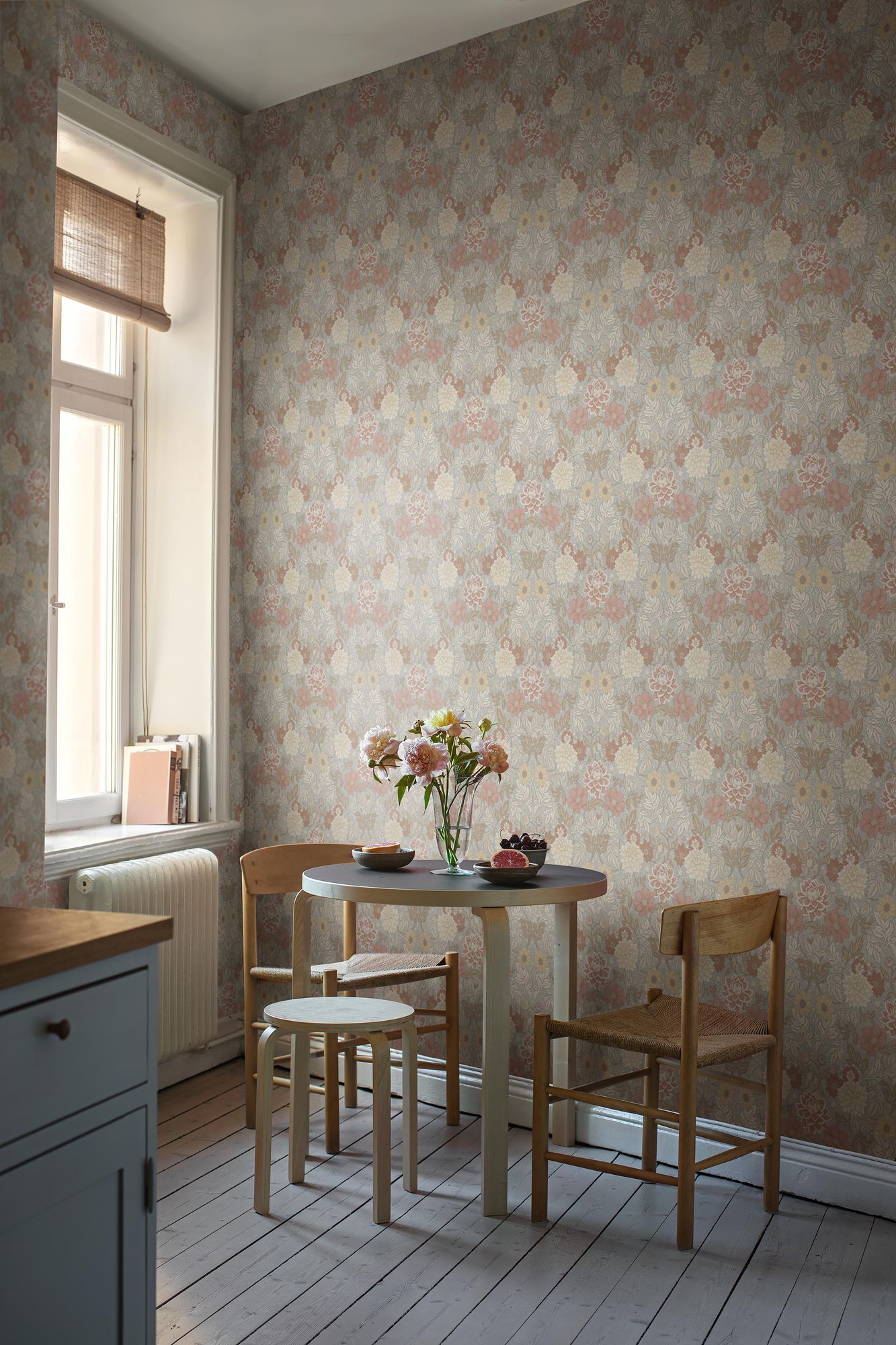 7692 Dahlia Garden Multicoloured Falsterbo III Wallpaper by Boråstapeter