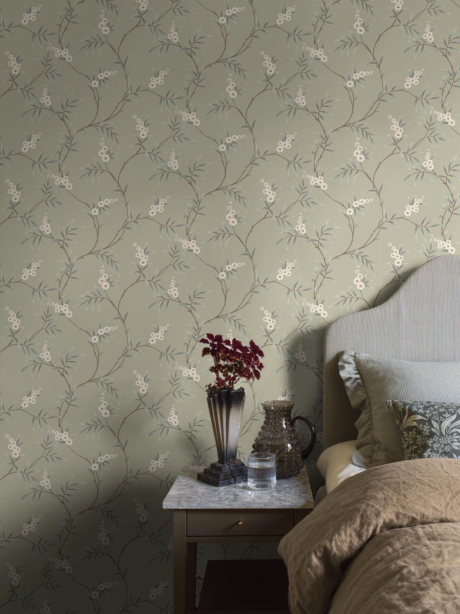 7763 Floral Tree Light Green and White Adorn Wallpaper by Boråstapeter