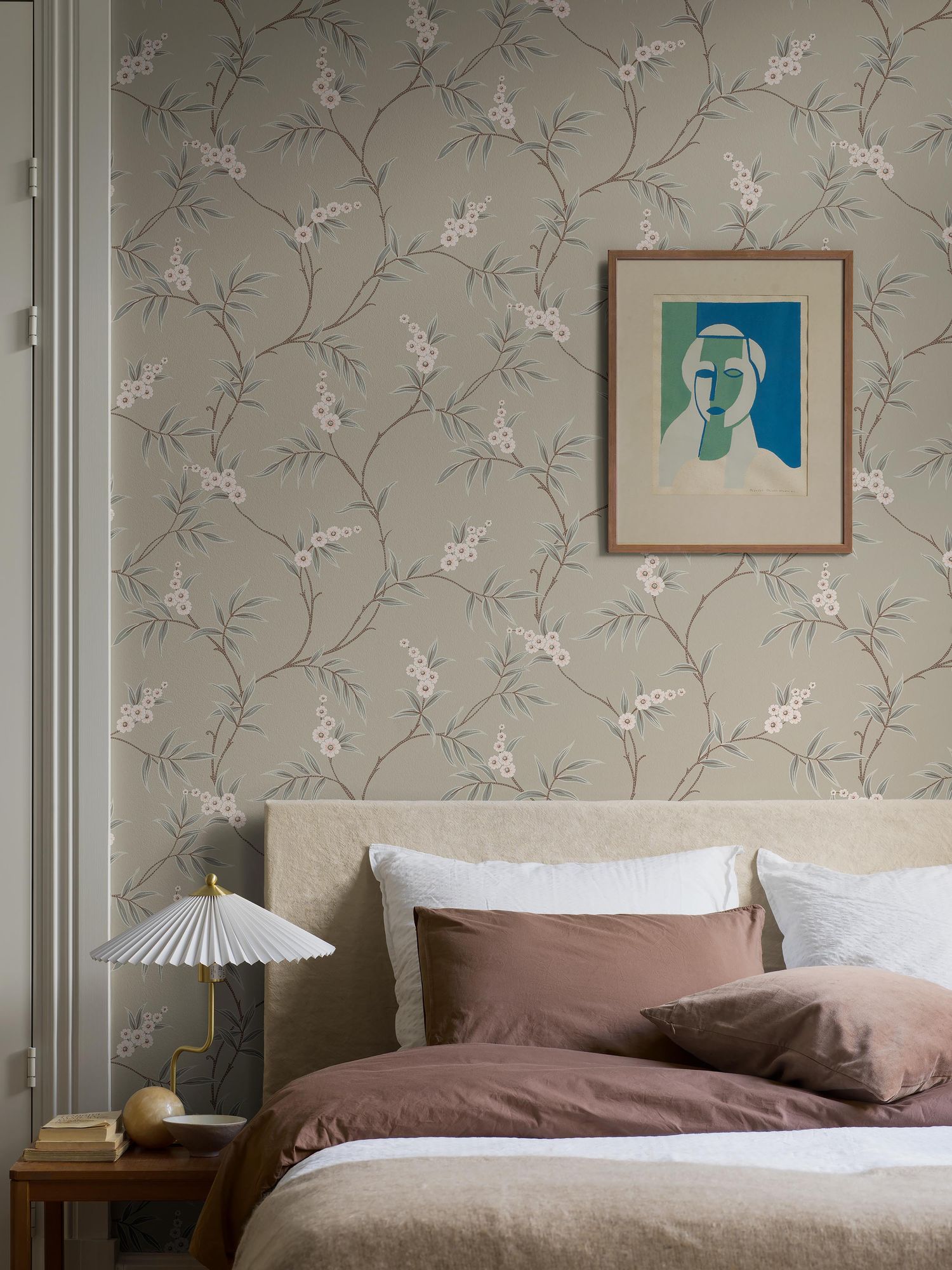 7763 Floral Tree Light Green and White Adorn Wallpaper by Boråstapeter