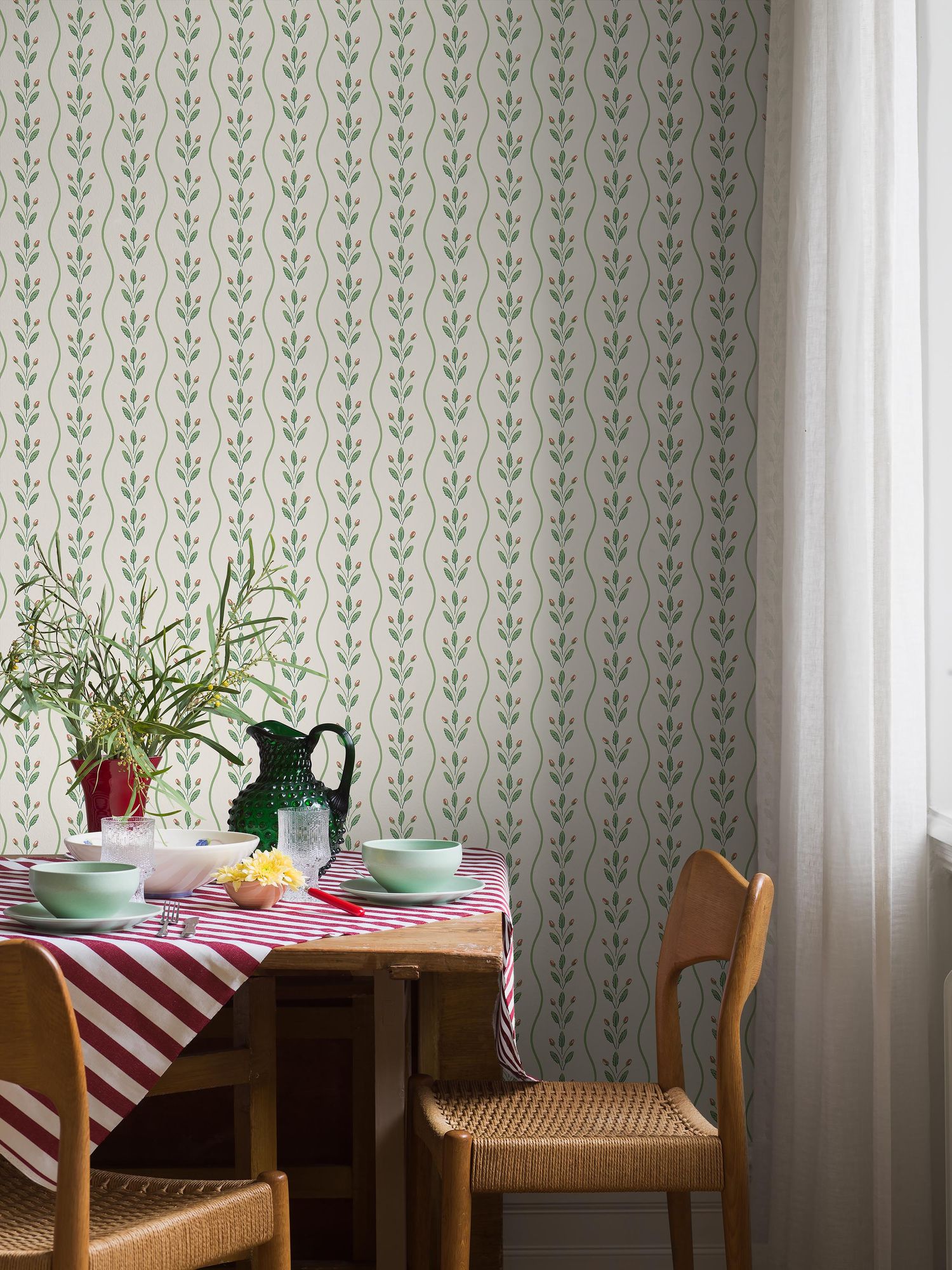 7778 Flower Buds Light Green and White Adorn Wallpaper by Boråstapeter