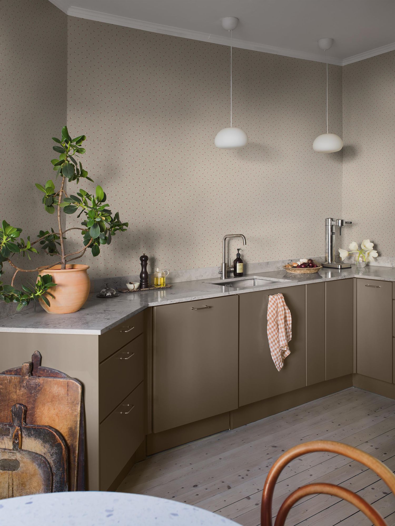 7780 Petite Chérie Light Beige and Red Adorn Wallpaper by Boråstapeter