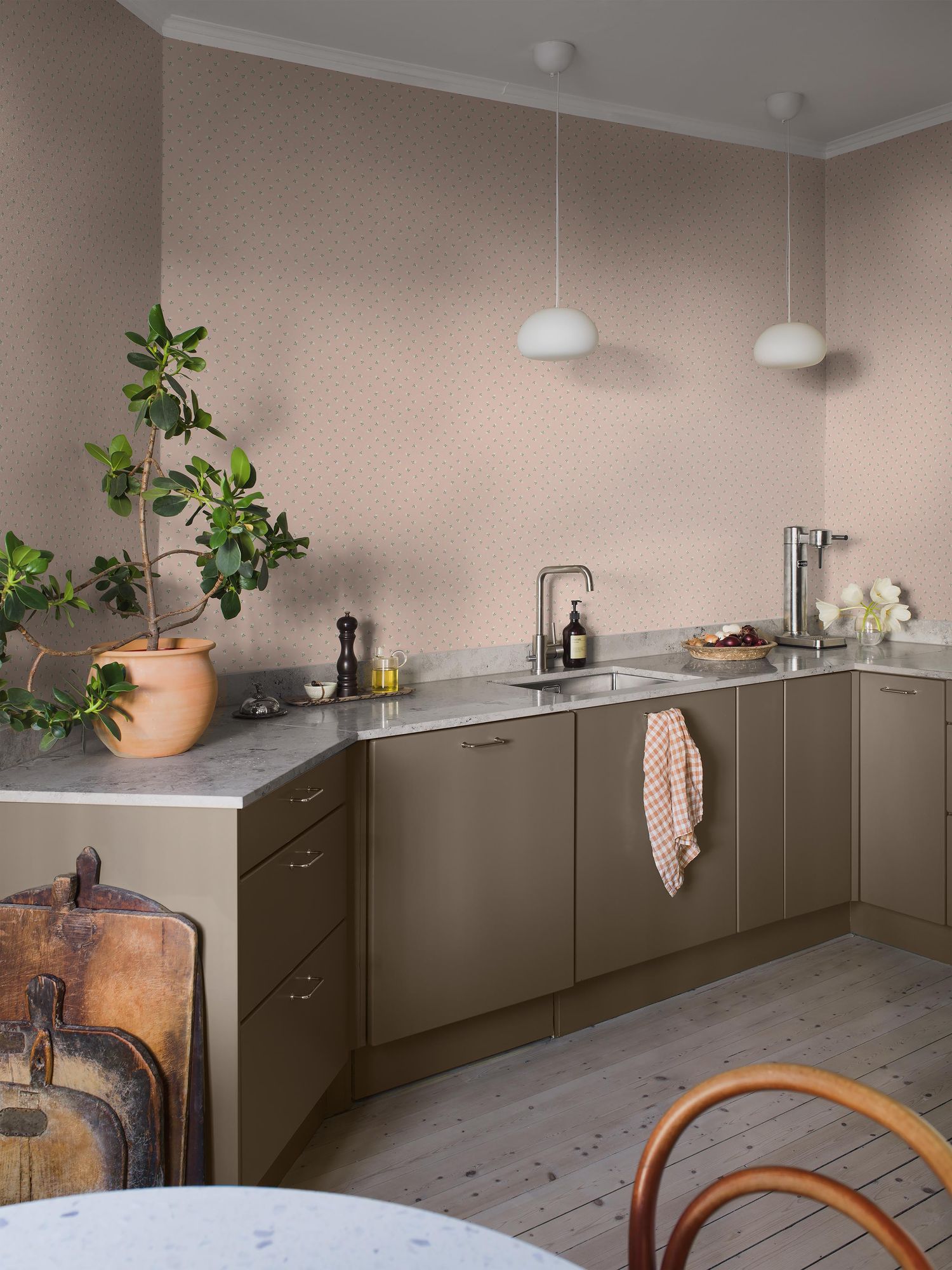 7781 Petite Chérie Light Pink and Green Adorn Wallpaper by Boråstapeter