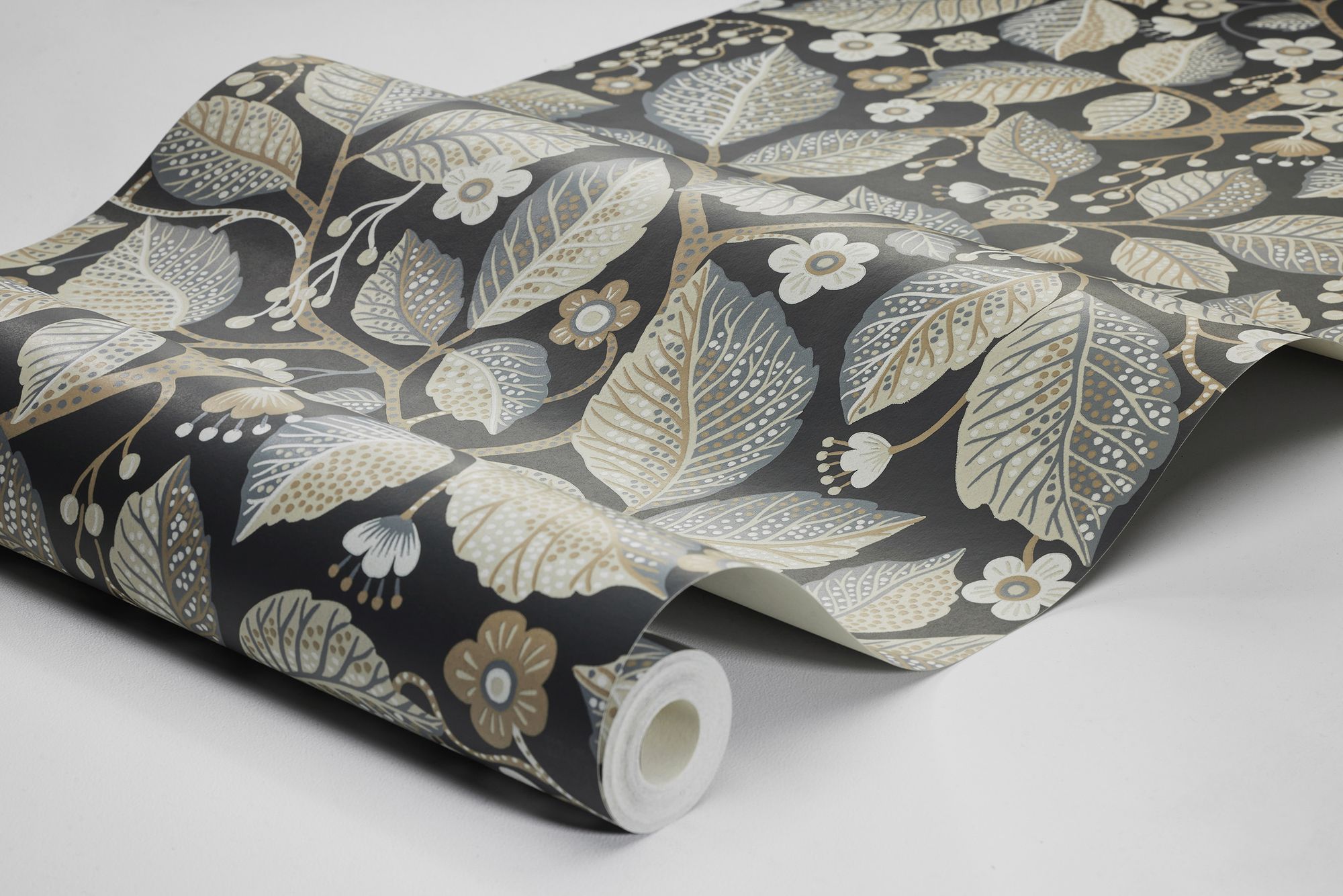7786 Elm Tree Black Adorn Wallpaper by Boråstapeter