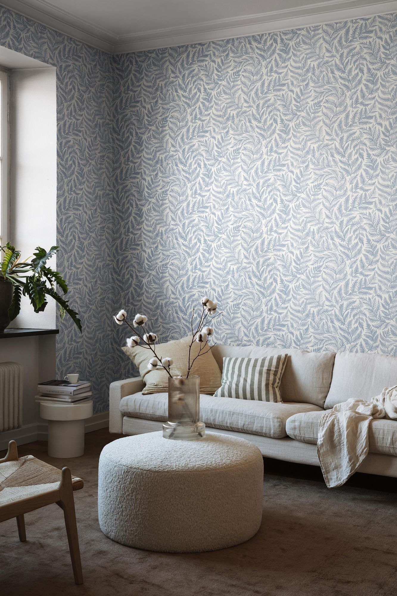7790 Ferns Light Blue and White Adorn Wallpaper by Boråstapeter