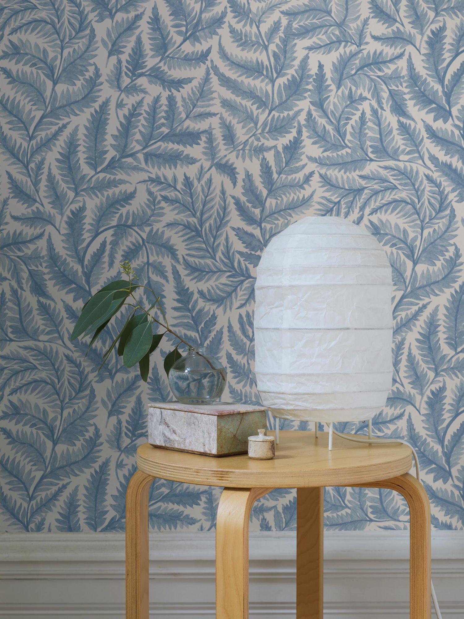 7790 Ferns Light Blue and White Adorn Wallpaper by Boråstapeter