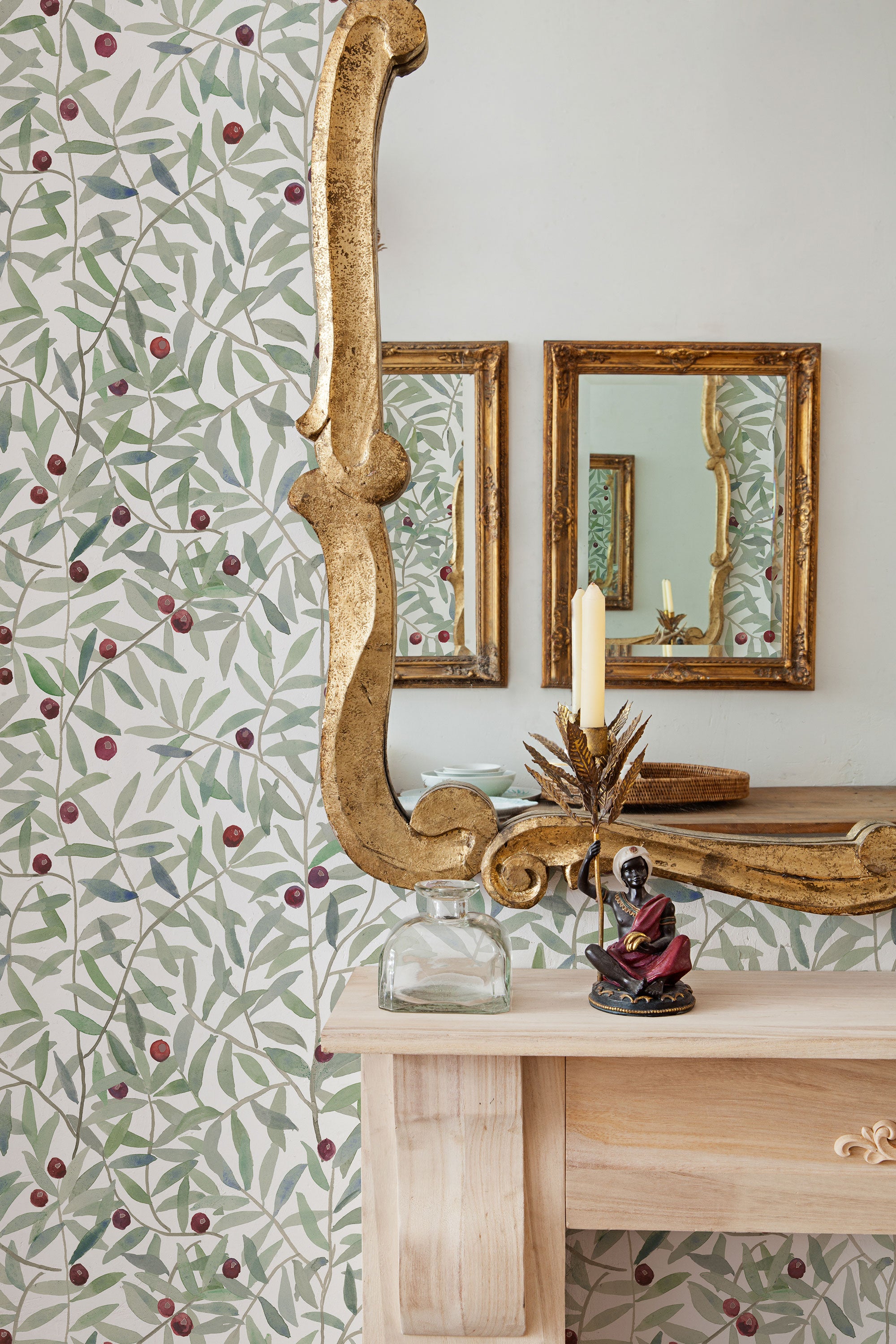 Leaf Craze White 40th Anniversary Wallpaper by Coordonné