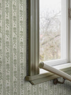 8051 Nejlikerand Light Green Anno II Wallpaper by Boråstapeter
