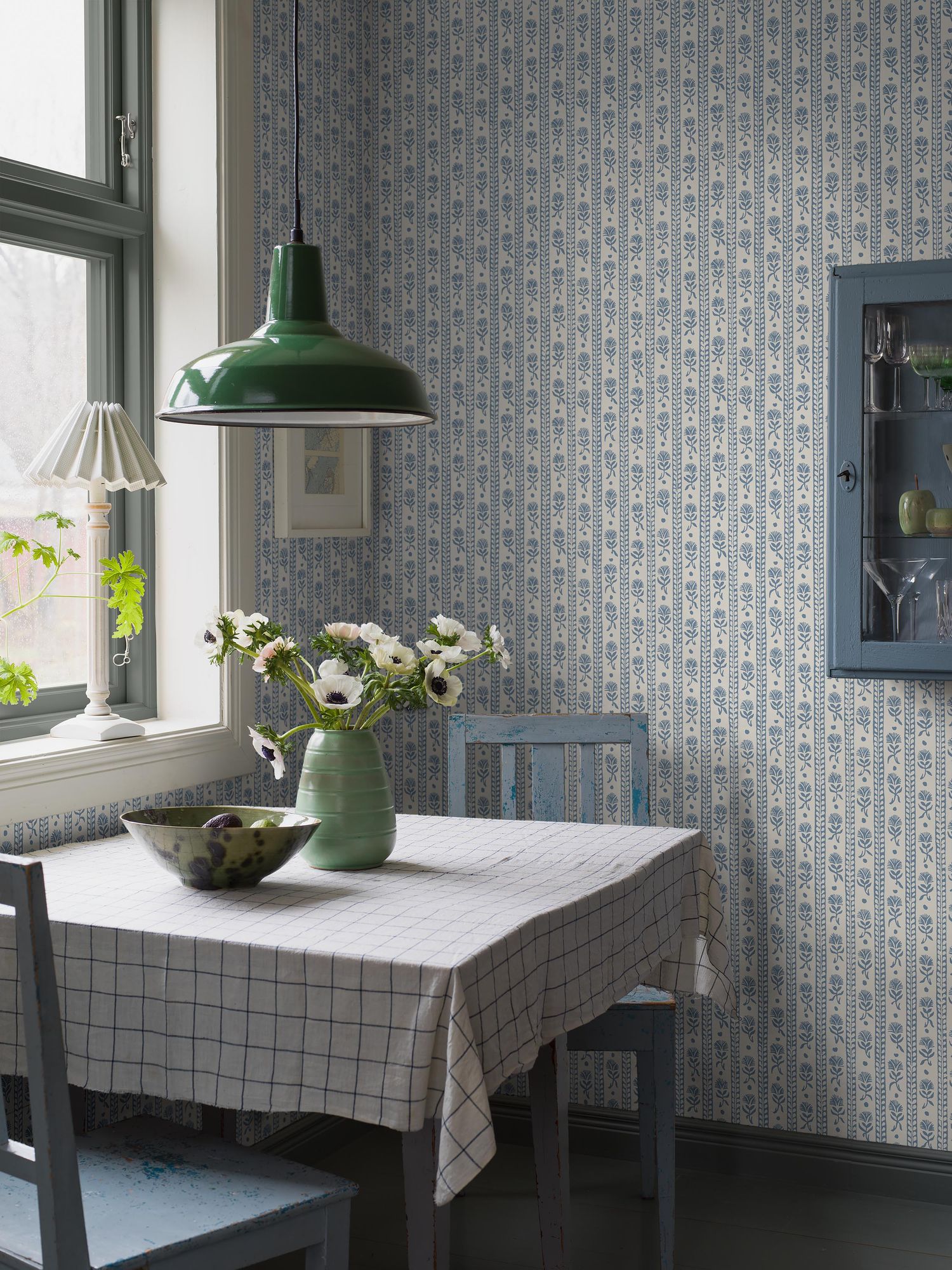 8052 Nejlikerand Light Blue Anno II Wallpaper by Boråstapeter