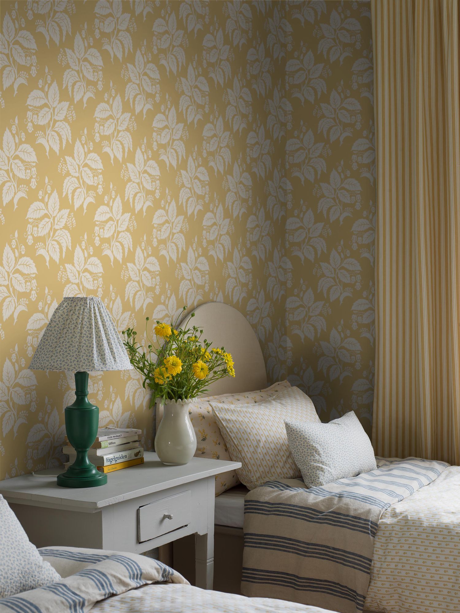 8057 Tengbergska Light Yellow Anno II Wallpaper by Boråstapeter