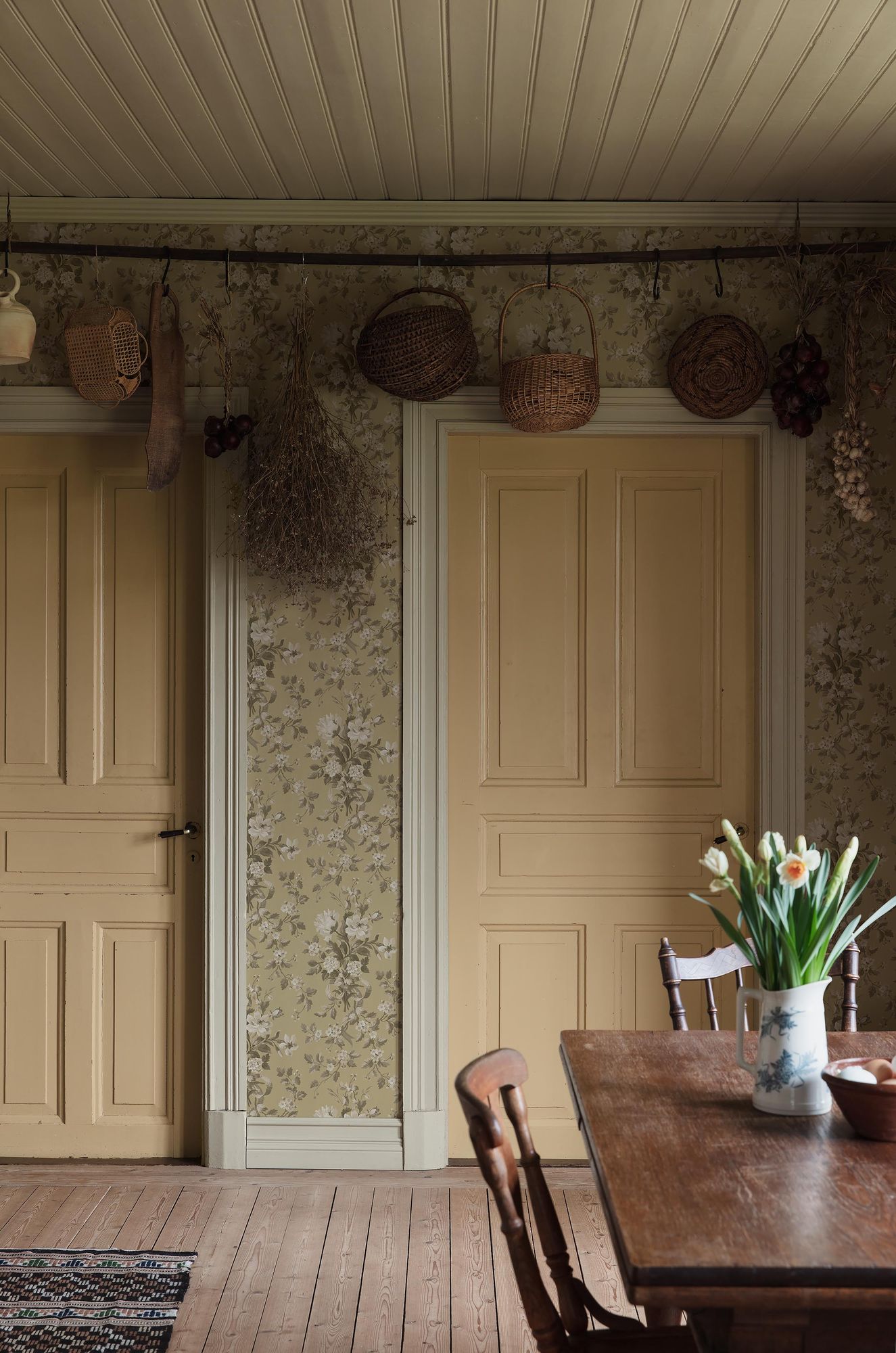 8063 Tullgarn Light Yellow Anno II Wallpaper by Boråstapeter